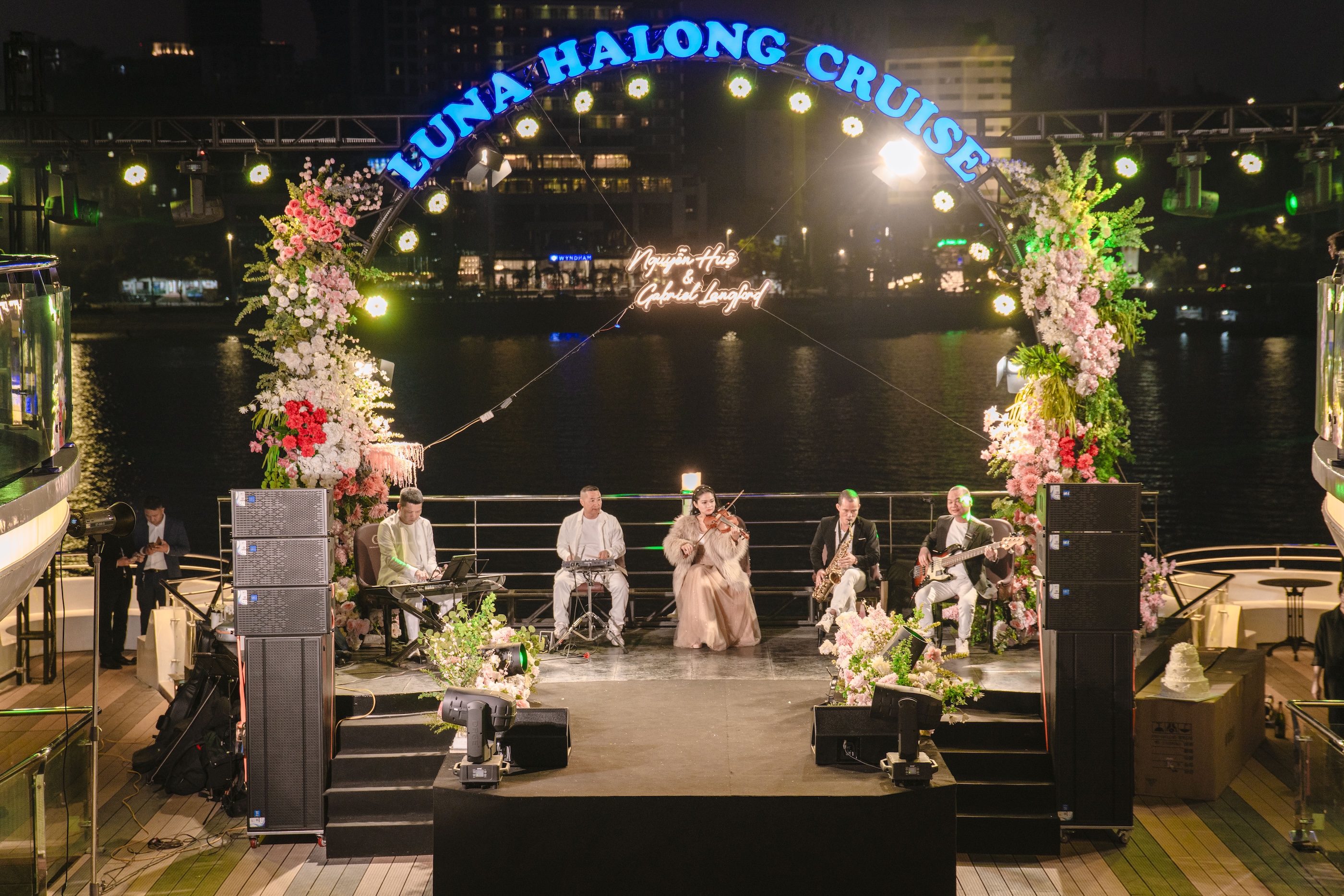 五星級 Luna Ha Long 遊輪上的用餐體驗
