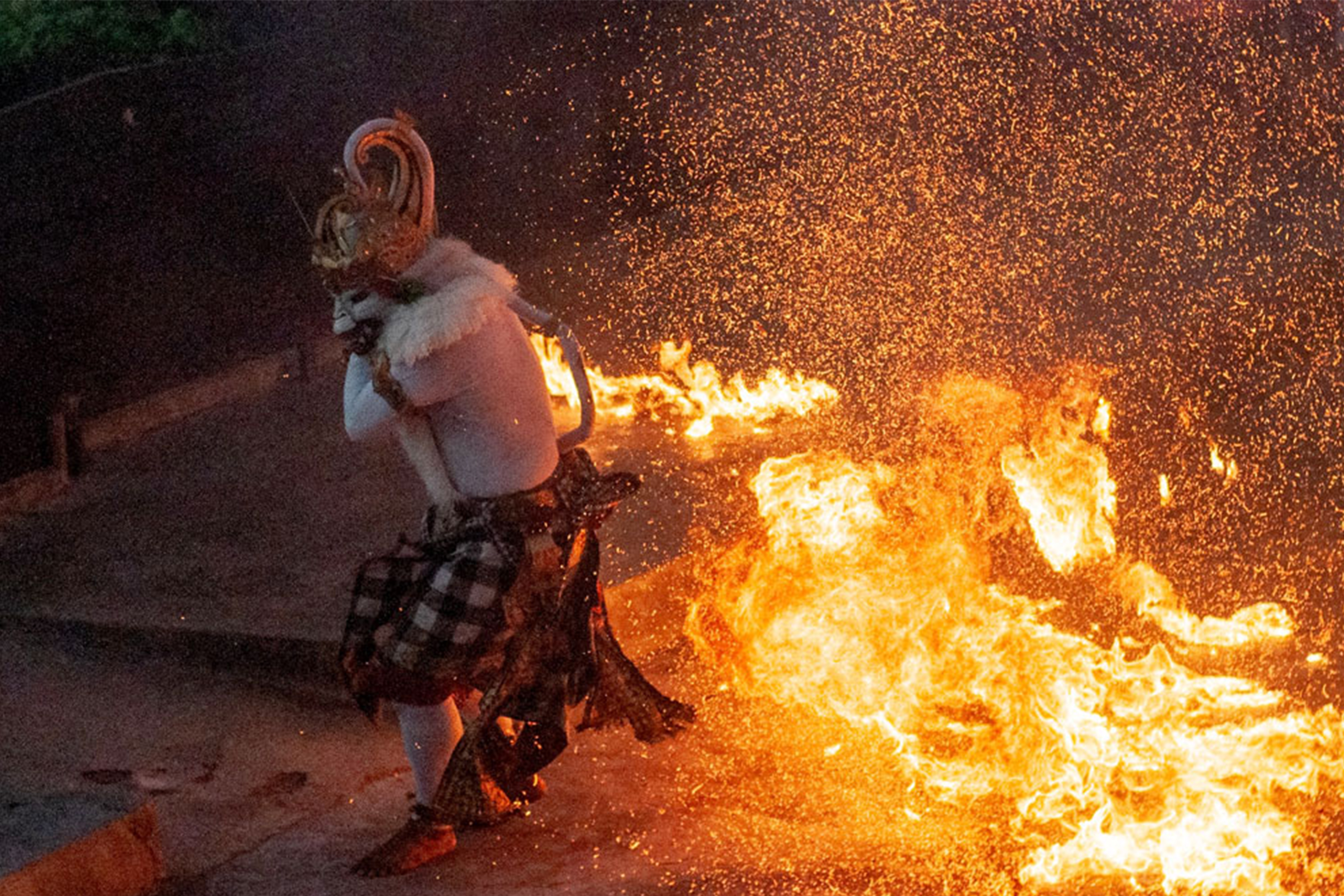 梅拉斯蒂海灘是巴厘島一處寧靜的海岸目的地,以其迷人的日落而聞名。遊客還可以在這裡欣賞迷人的Kecak舞蹈表演,在海邊欣賞巴厘島的傳統文化。 梅拉斯蒂海灘是巴厘島一處寧靜的海岸目的地,以其迷人的日落而聞名。遊客還可以在這裡欣賞迷人的Kecak舞蹈表演,在海邊欣賞巴厘島的傳統文化。