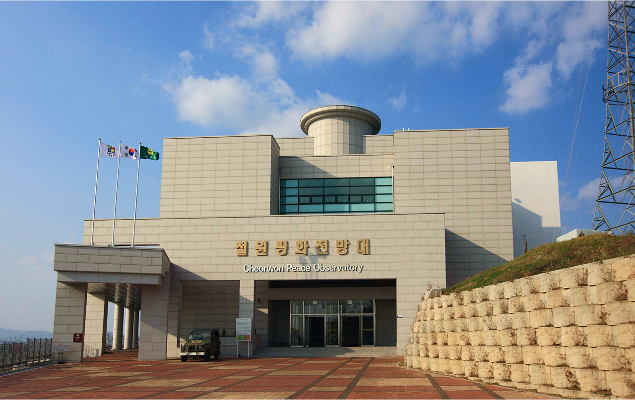 🕊️位於DMZ 非軍事區附近的鐵原和平展望台，可一覽北韓風光，並設有展覽，分享韓戰歷史與對和平的期盼。
