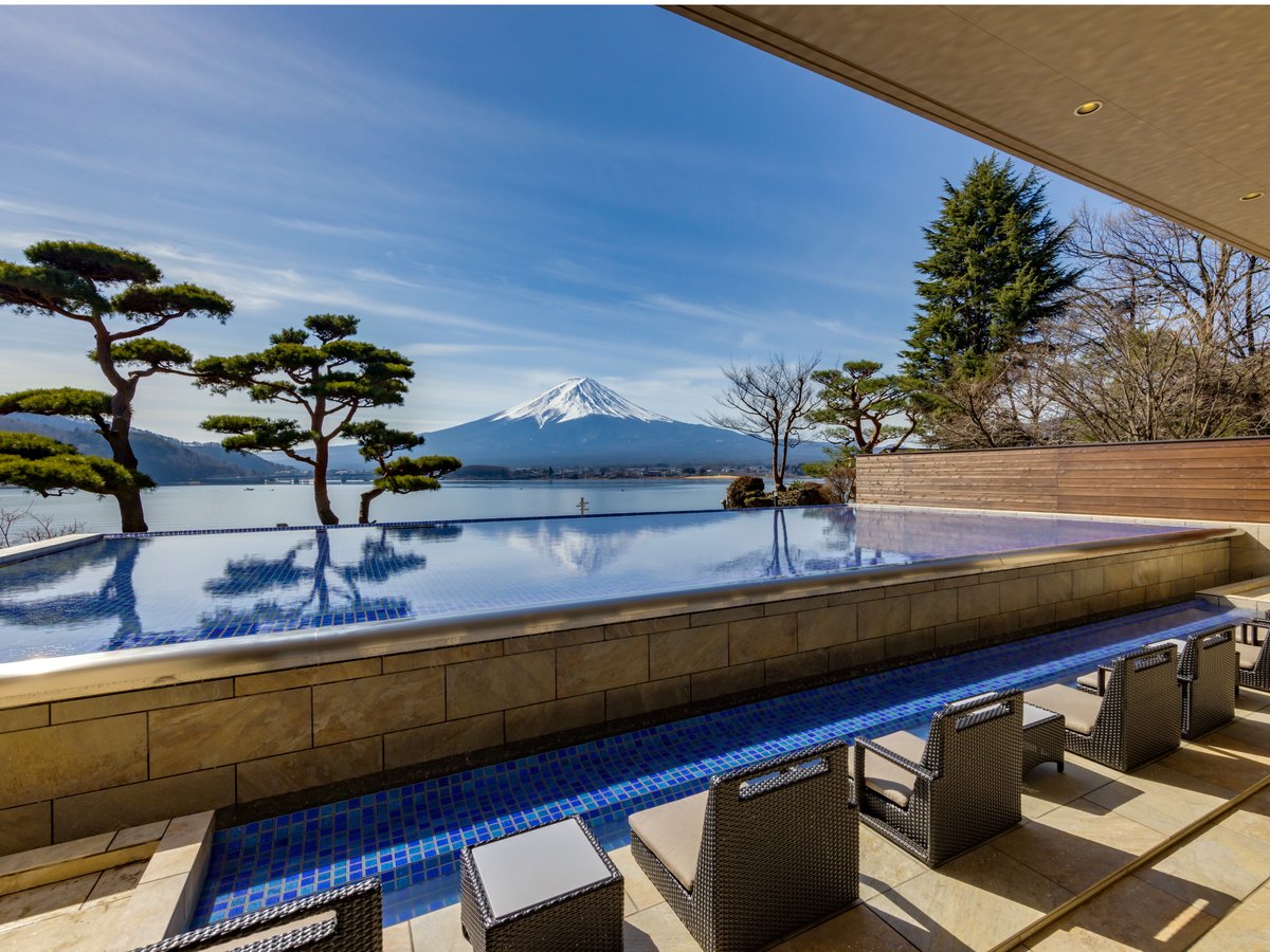 秀峰阁湖月：富士山景日式温泉旅馆 一泊二食