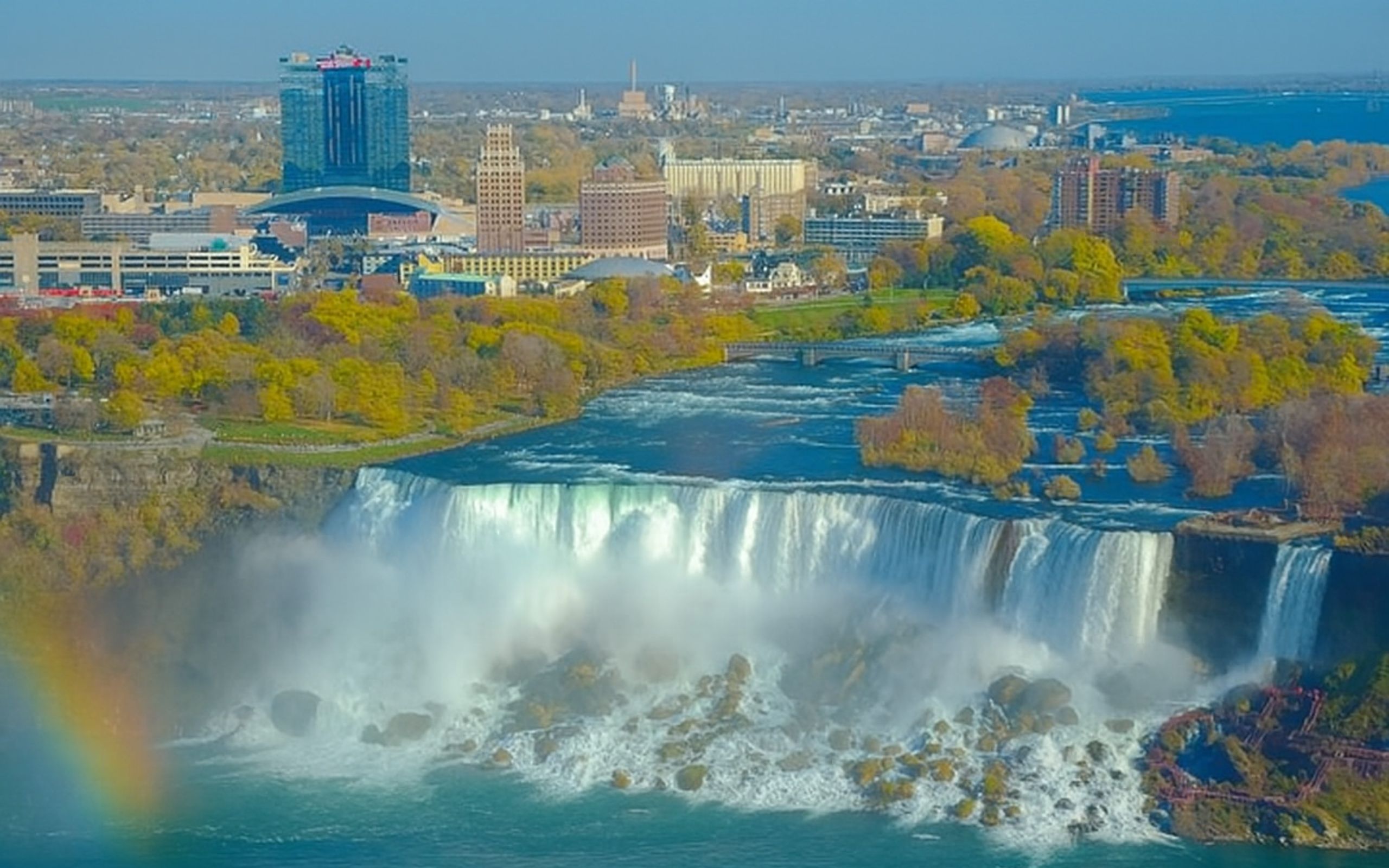 驚嘆於尼加拉瀑布的磅礴力量與壯麗之美，感受水流以雷霆萬鈞之勢傾瀉而下的震撼！