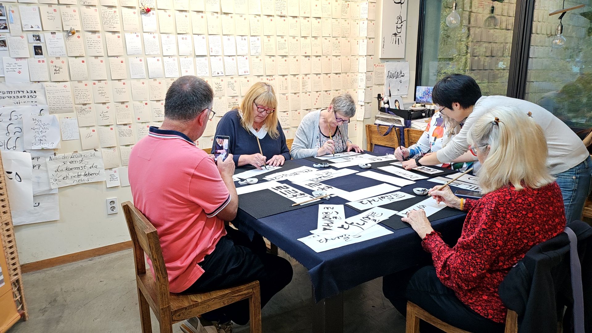Make a T-shirt with your name in Hangul  in Insadong  Seoul