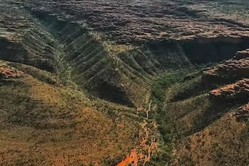 キングスキャニオン・アマデウス湖 ヘリコプター遊覧体験（ユララ）