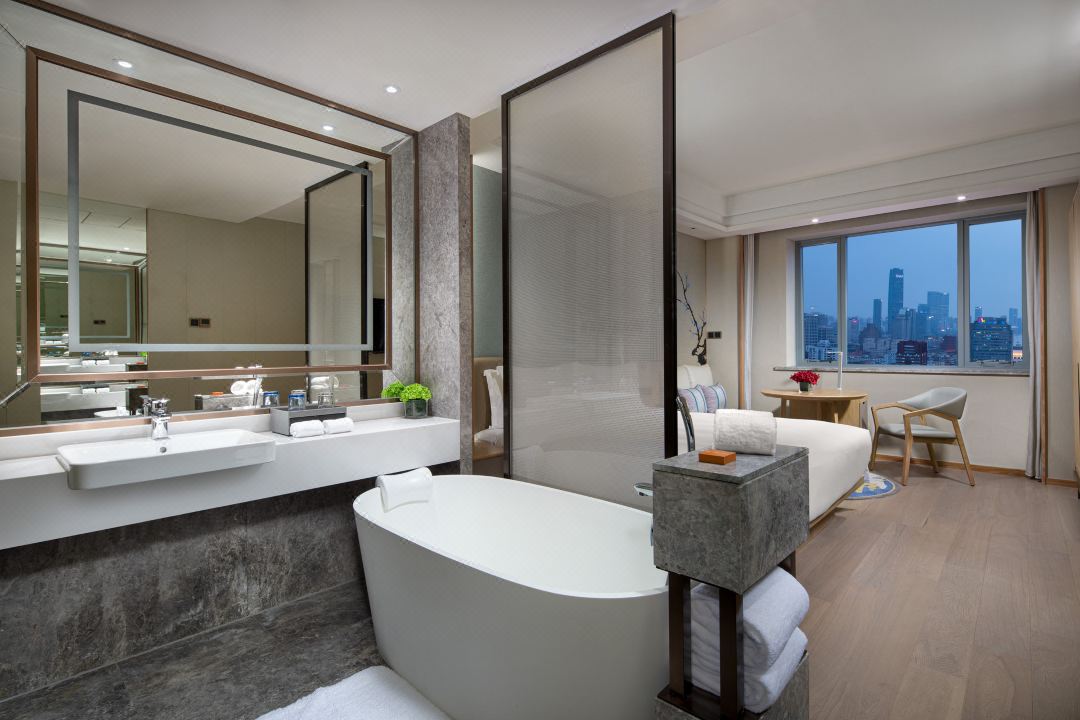 Deluxe king bed room