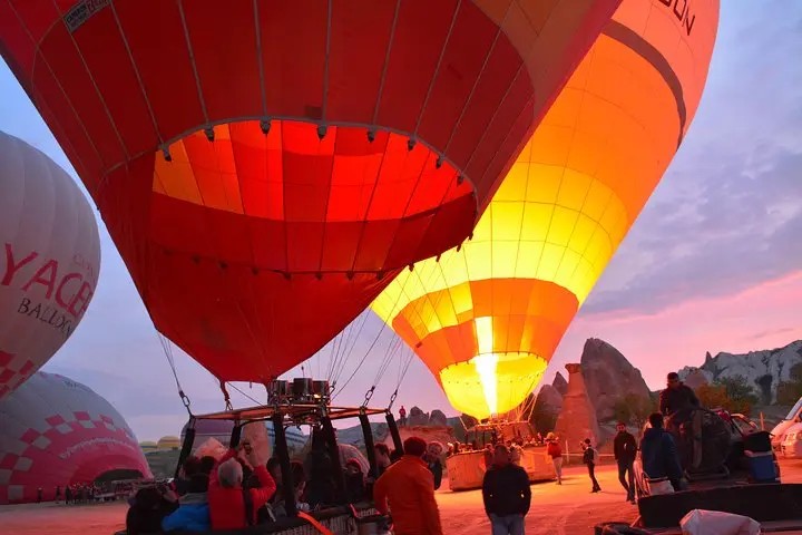 渓谷 熱気球フライト体験（カッパドキア）