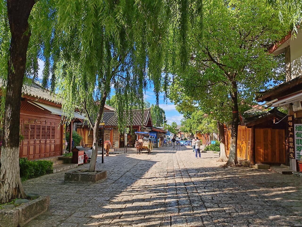 雲南昆明大理麗江六日拼團遊（中英雙語導遊+高端住宿+全程雲南特色餐+麗江古城+特色民族表演+玉龍雪山+甘海子+黑龍潭+昆明往返）
