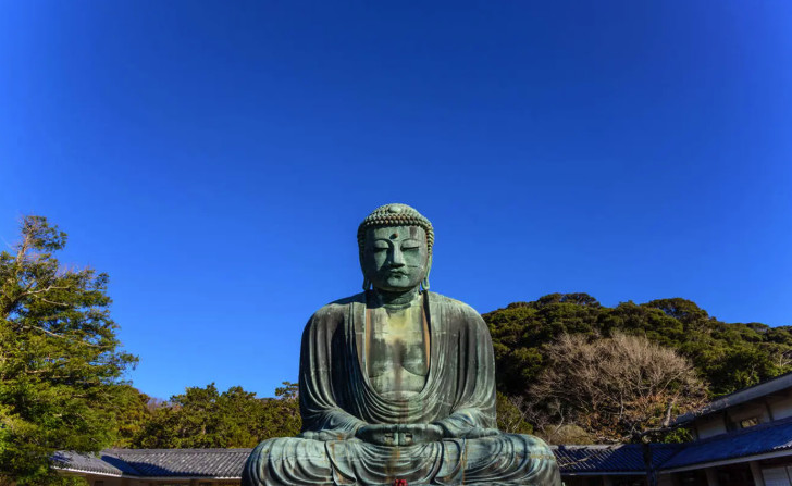 高德院:藍天下的鎌倉大佛景象壯觀。 高德院:藍天下的鎌倉大佛景象壯觀。