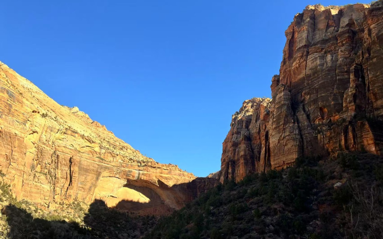 Zion National Park Canyon Overlook and Riverside Walk Hiking Tour