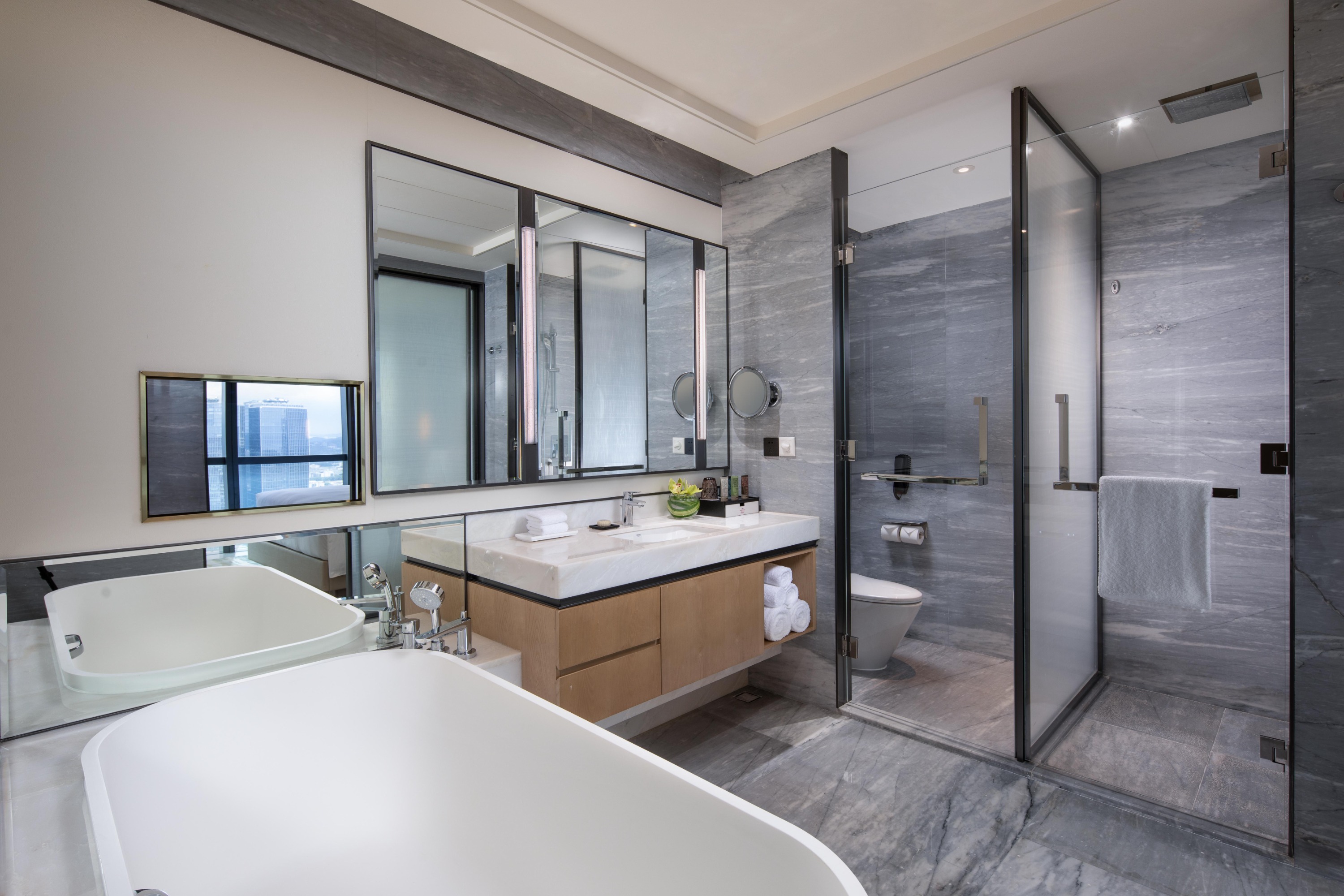 Exquisite en suite bathroom