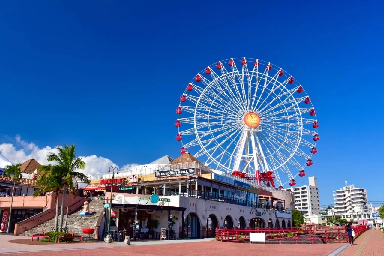 美國村(American Village)
充滿異國風情的購物與娛樂天堂,彩色摩天輪是地標,也是沖繩人氣打卡拍照點之一! 美國村(American Village)
充滿異國風情的購物與娛樂天堂,彩色摩天輪是地標,也是沖繩人氣打卡拍照點之一!
