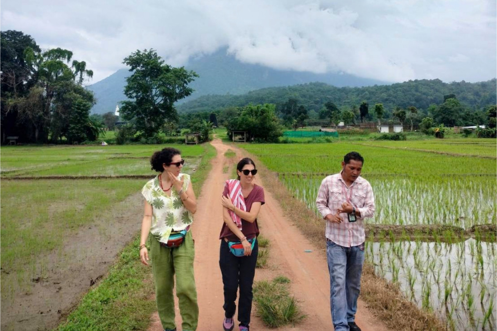 Butun kunlik Chiang Dao g‘ori va tog‘ qabilalari qishlog‘iga sayohat