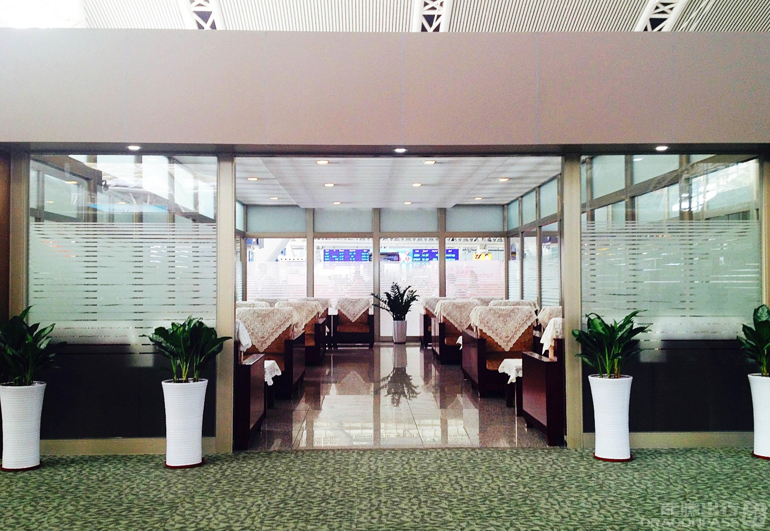 無論是商務出行或是好友旅行,都能給你最好的候車體驗 無論是商務出行或是好友旅行,都能給你最好的候車體驗