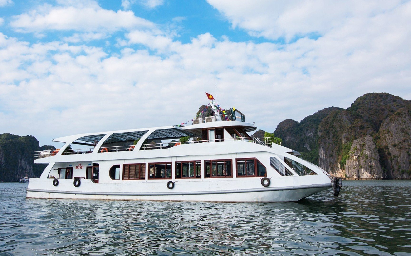 Alova Day Cruise: Ha Long Bay Tour with Sung Sot &  Ti Top