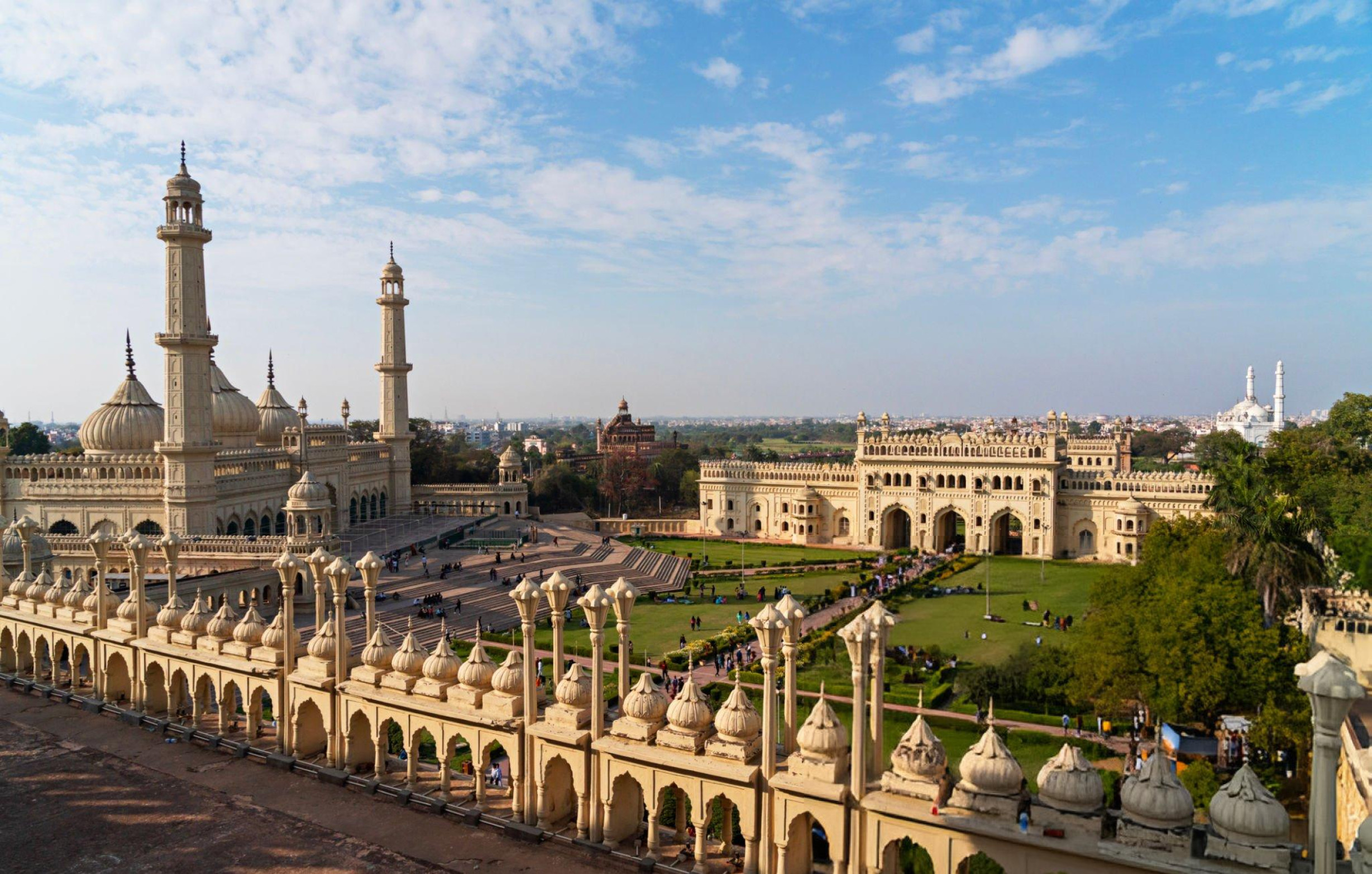 Lucknow in Full a Day: Guided Sightseeing Tour in Car with guide