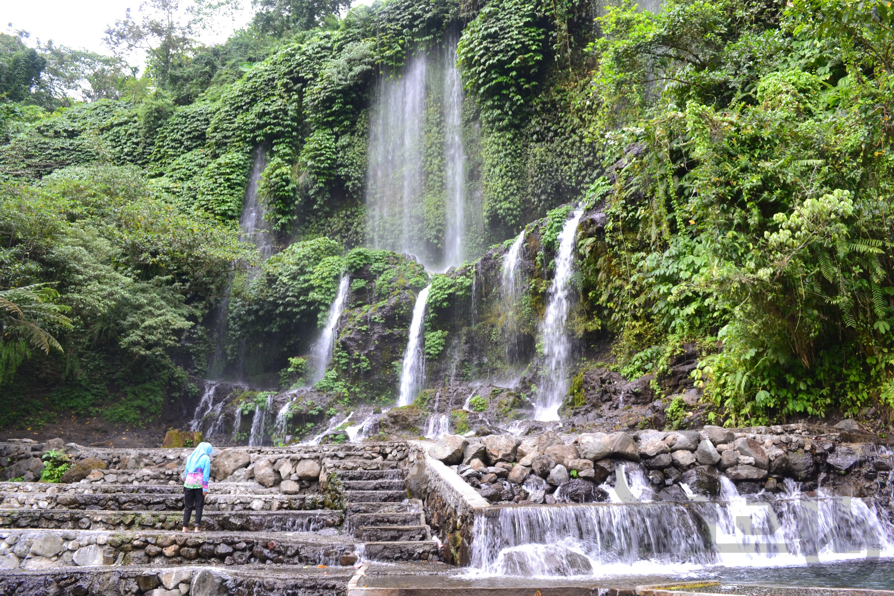 龍目島 Benang Stokel 和 Benang Kelambu 瀑布之旅