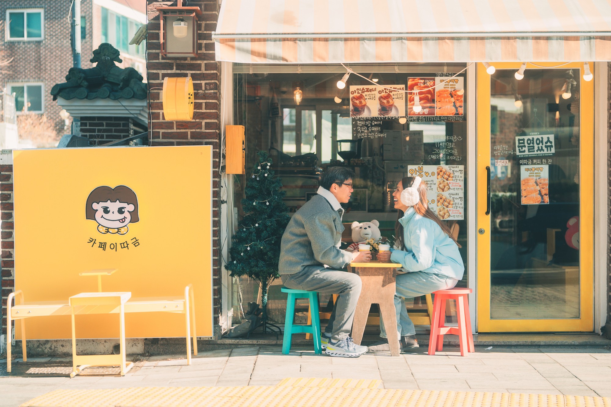 -情侶寫真-
在首爾街邊的咖啡館,我們成為韓劇的主角。 -情侶寫真-
在首爾街邊的咖啡館,我們成為韓劇的主角。