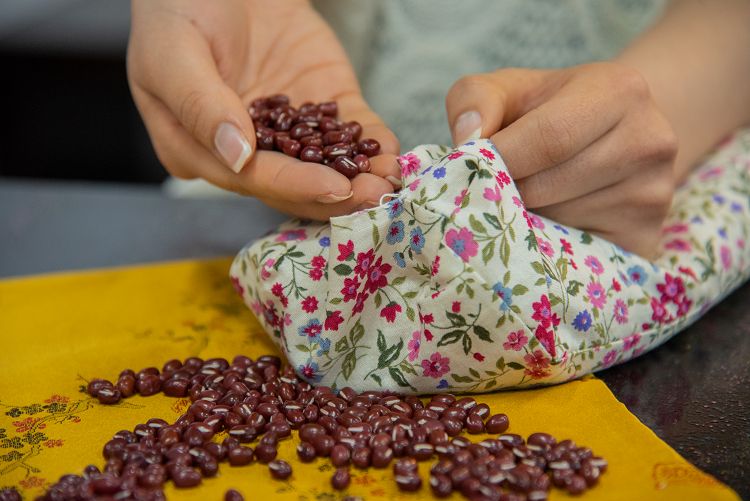 大邱製作健康紅豆刺繡枕頭