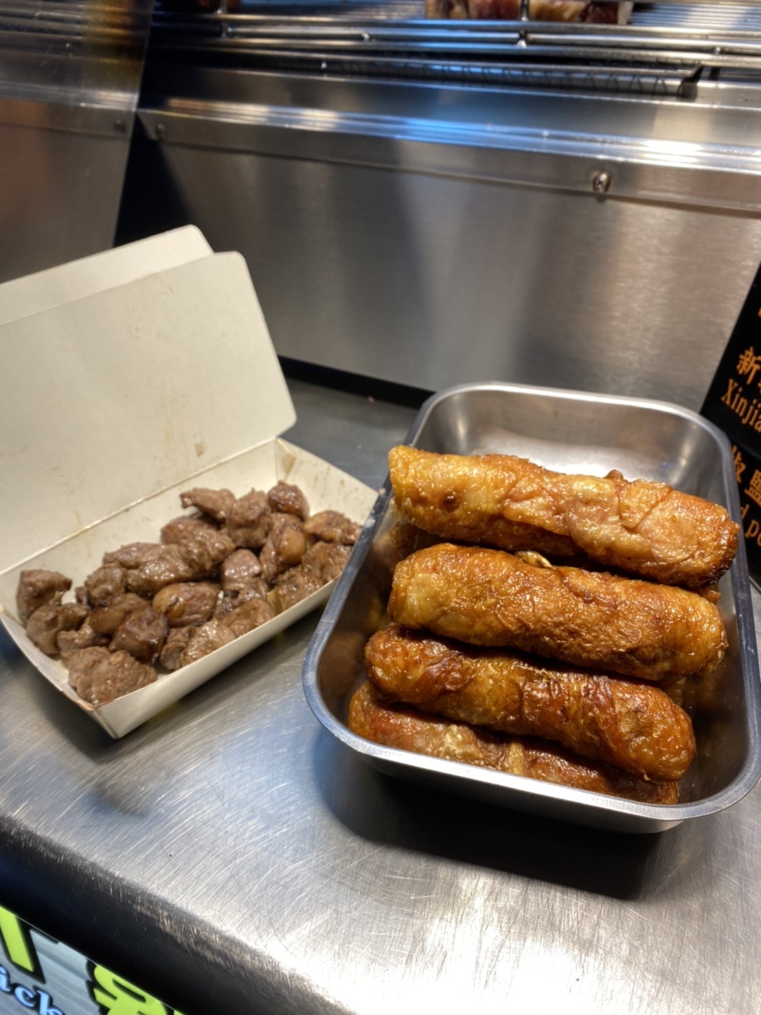 極燒骰子牛（通化店）：骰子牛(中份)+雞腿捲(1隻)