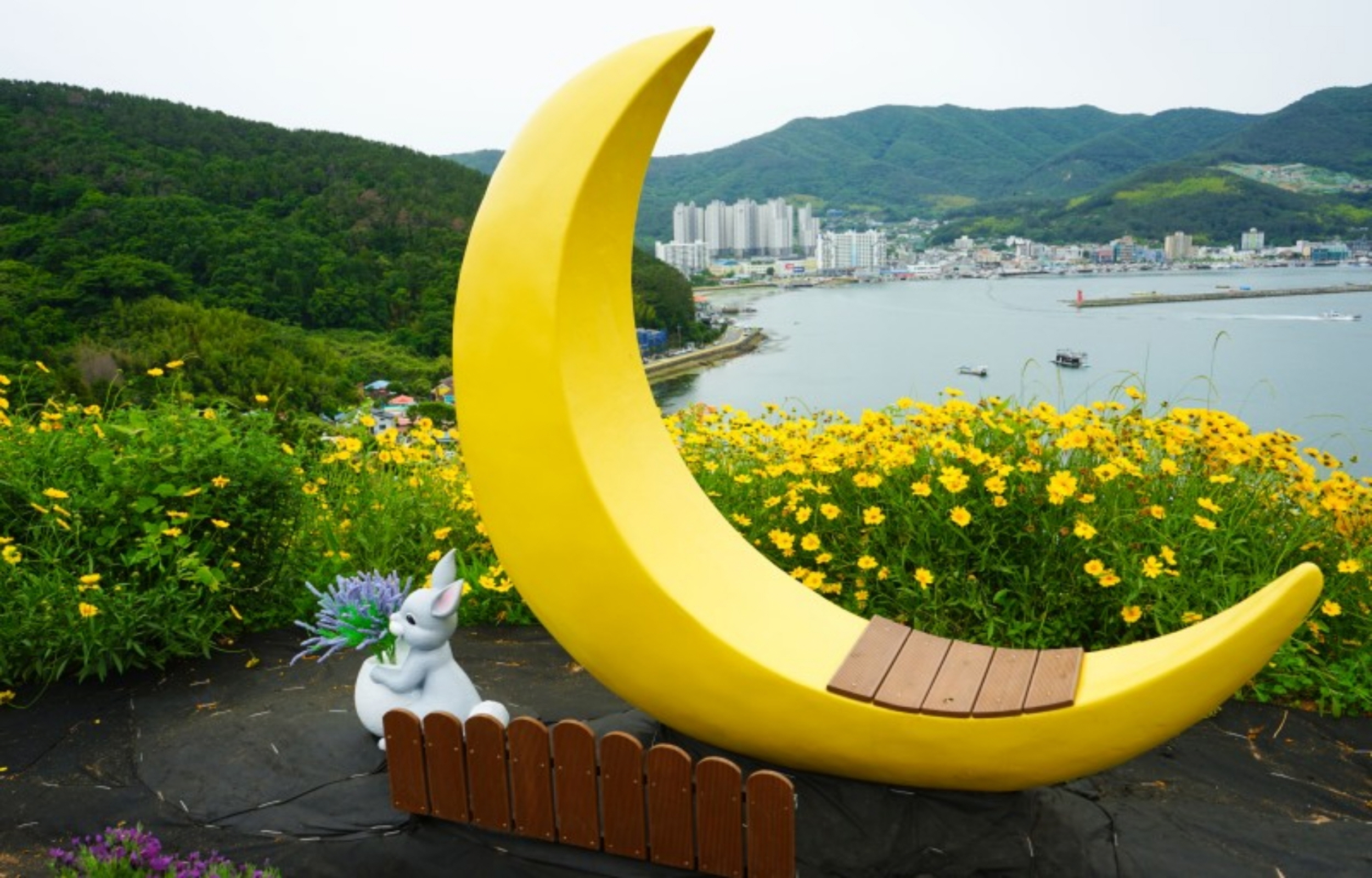 Geoje Marina Yacht and Flower Park Day Tour