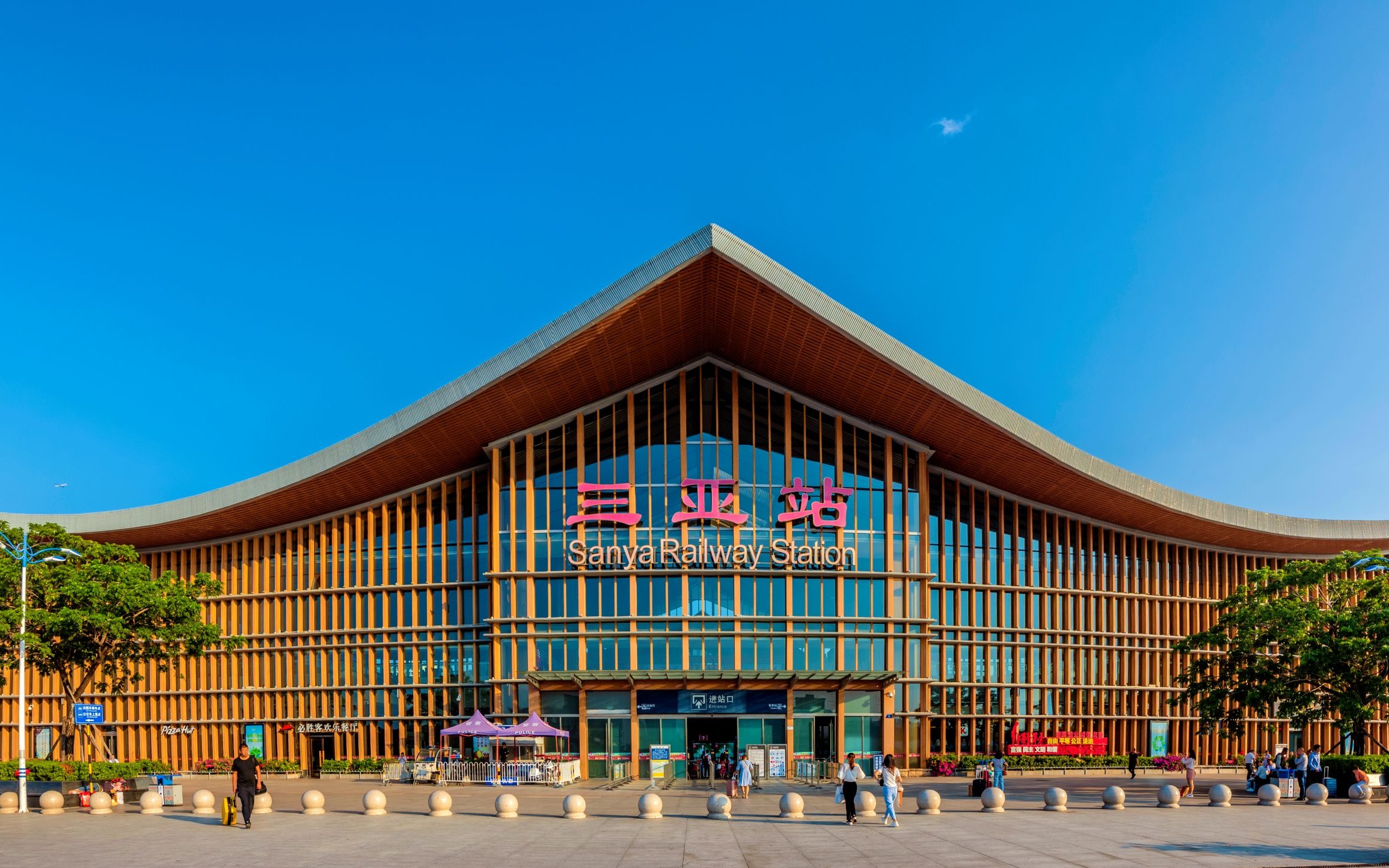 Sanya train station pick-up and drop-off service