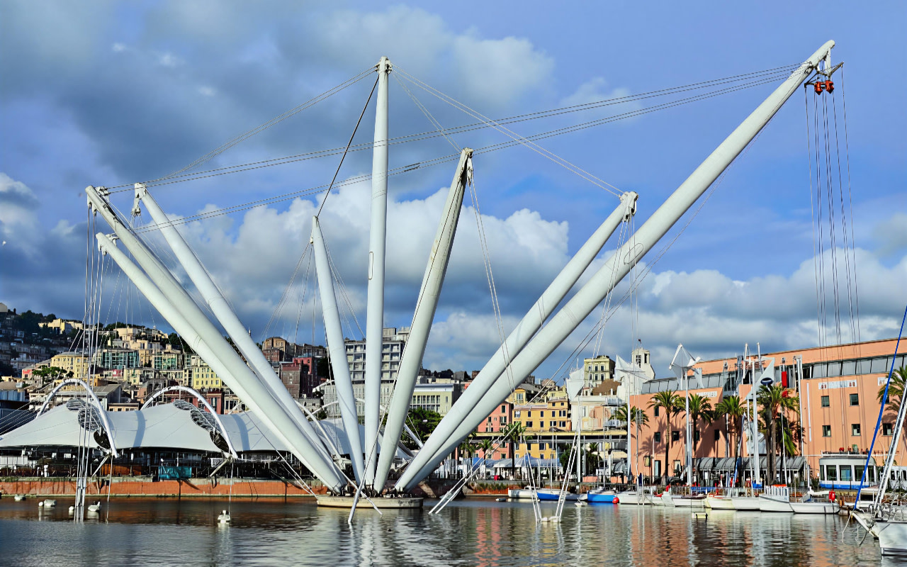 搭乘驚險刺激的歷史全景之旅,從高空捕捉熱那亞的絕美風光。 搭乘驚險刺激的歷史全景之旅,從高空捕捉熱那亞的絕美風光。
