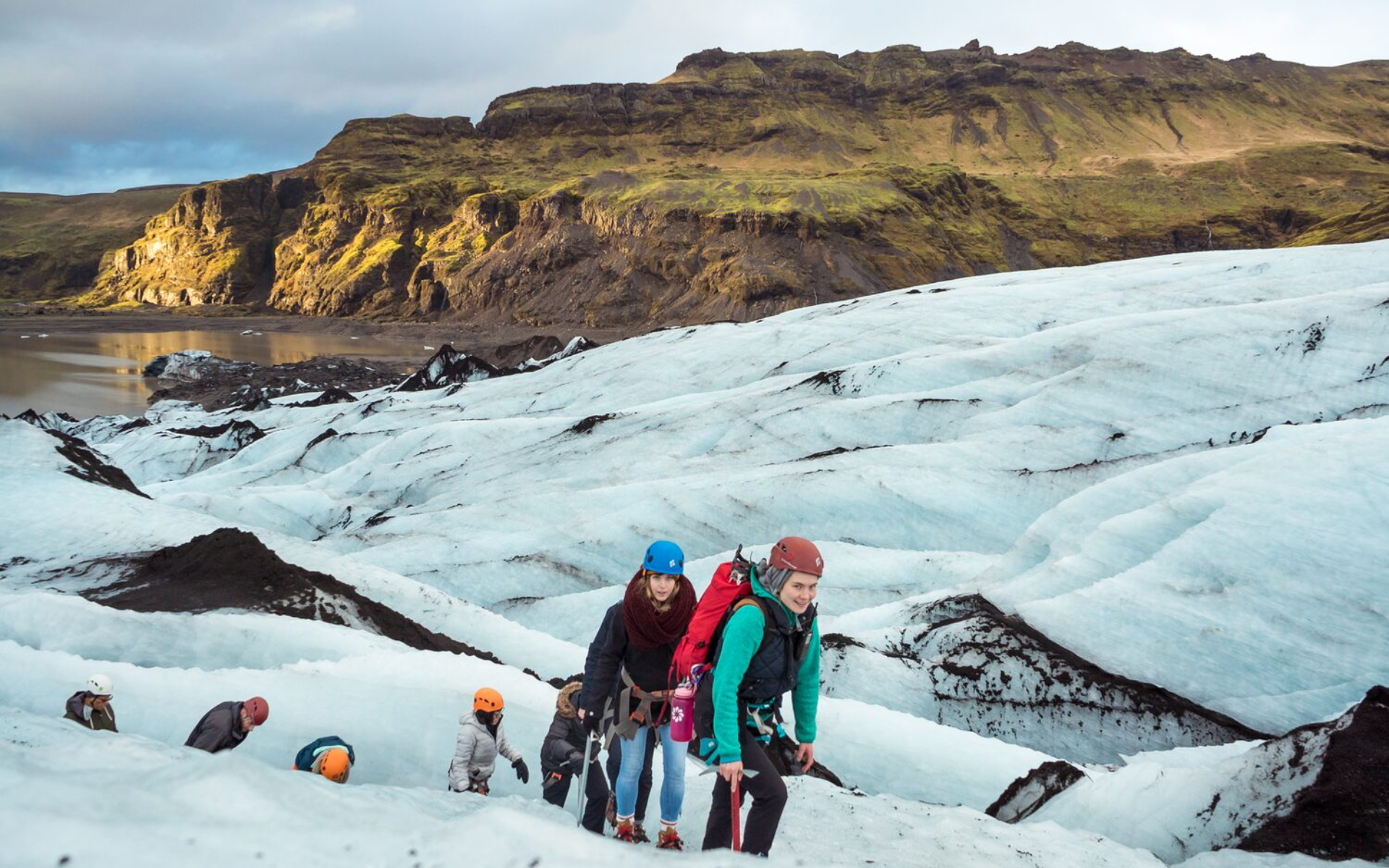 在冰島的冰川上,徒步旅行和冰攀的樂趣等待著您 在冰島的冰川上,徒步旅行和冰攀的樂趣等待著您
