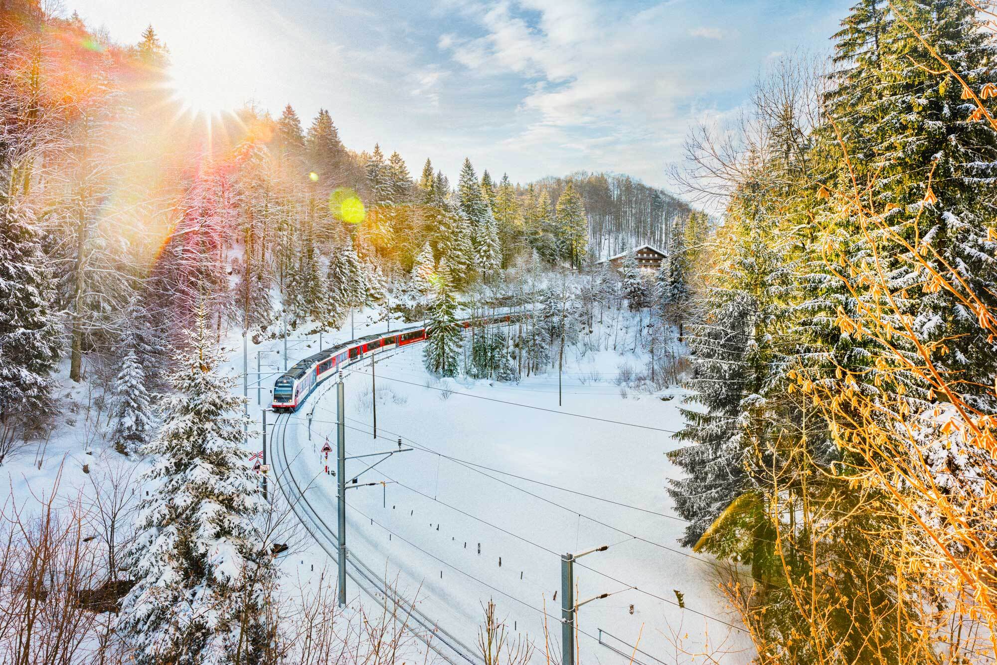 盧塞恩-因特拉肯金色山口全景列車座位預訂