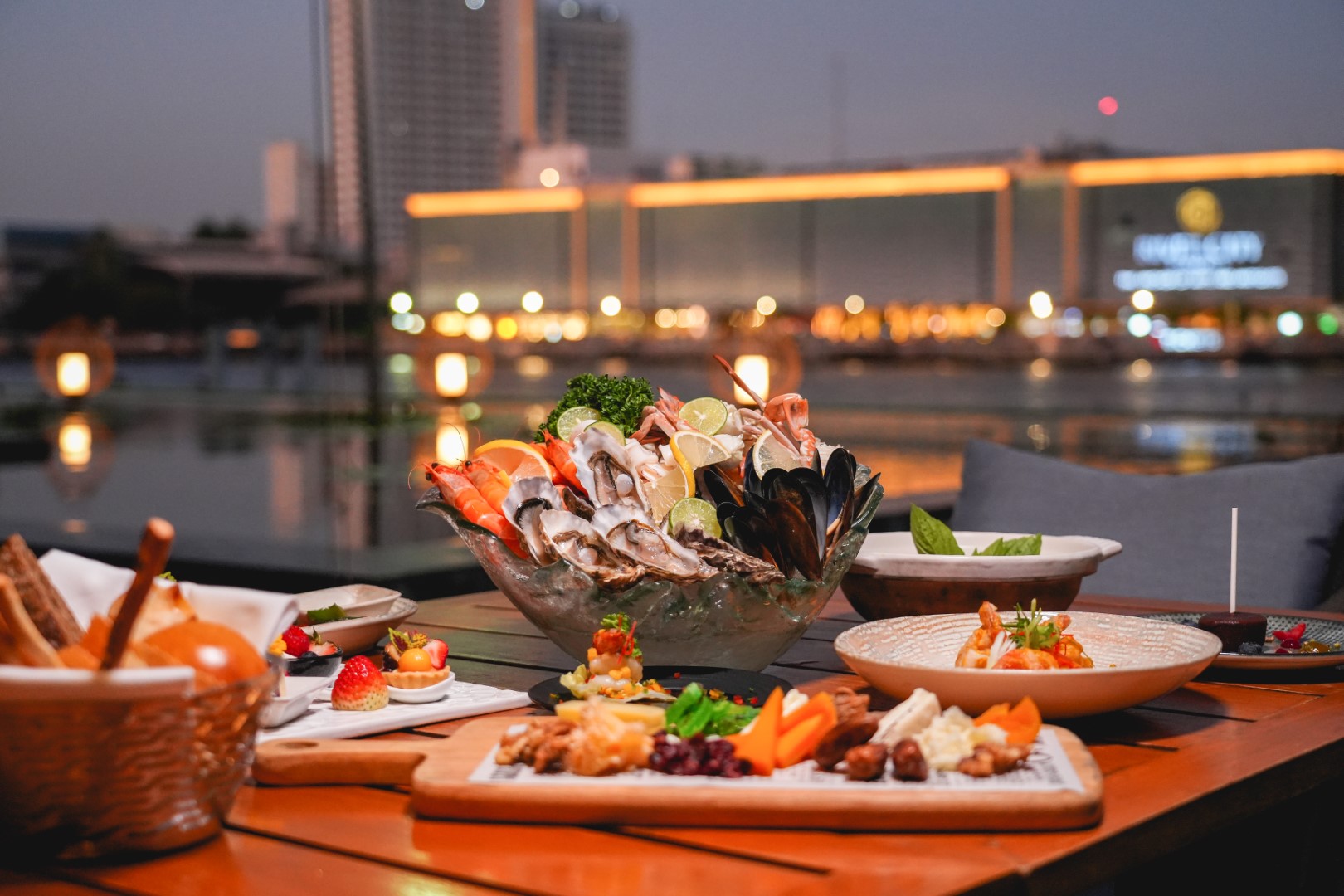 Seafood Buffet at FLOW, Millennium Hilton Bangkok