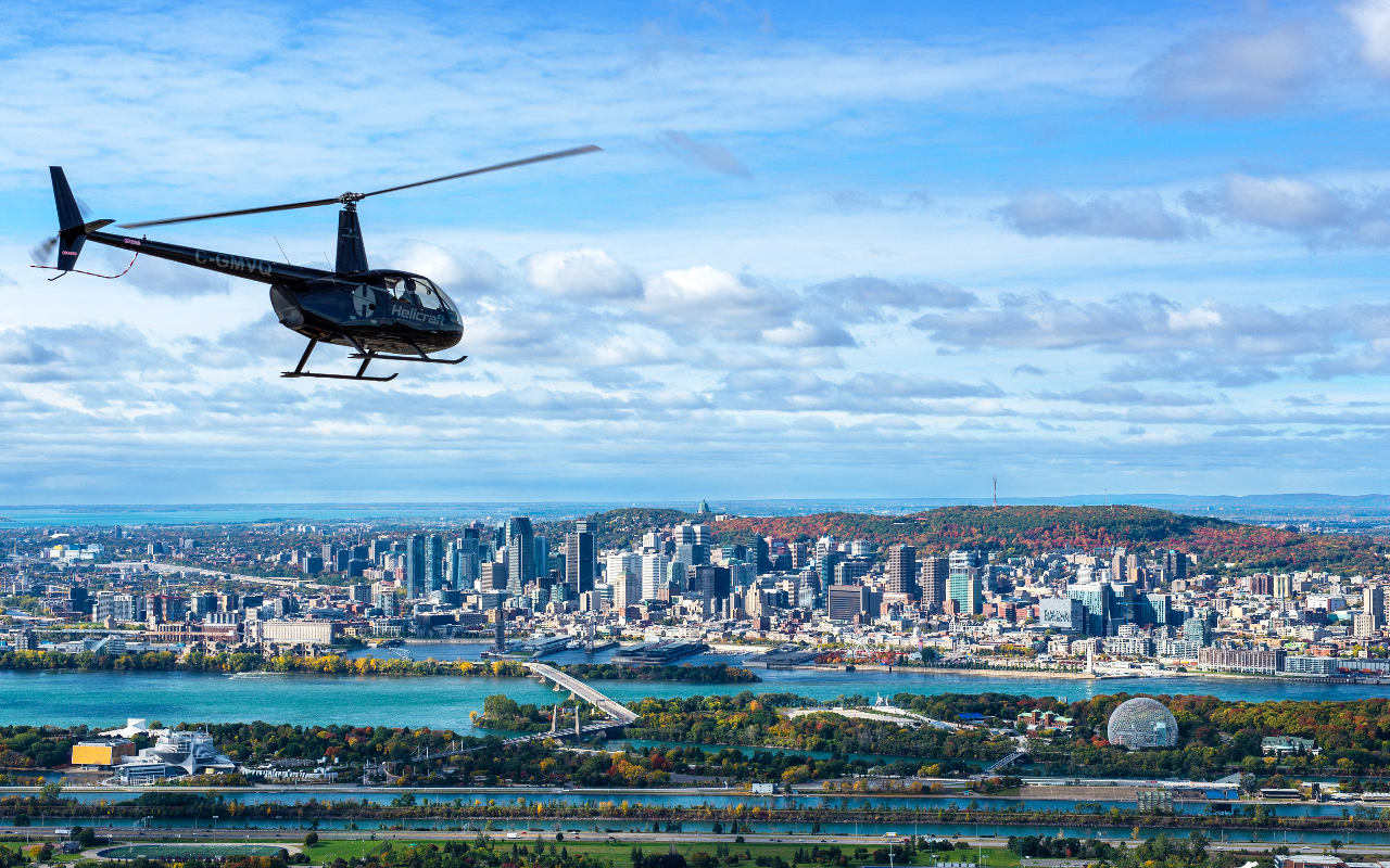 翱翔於傳奇的吉爾·維倫紐夫賽道上空，飽覽令人屏息的空中賽事美景。