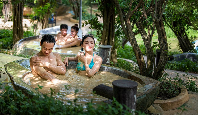 芽莊 (Nha Trang) 泥漿浴和漂浮酒吧船派對跳島遊