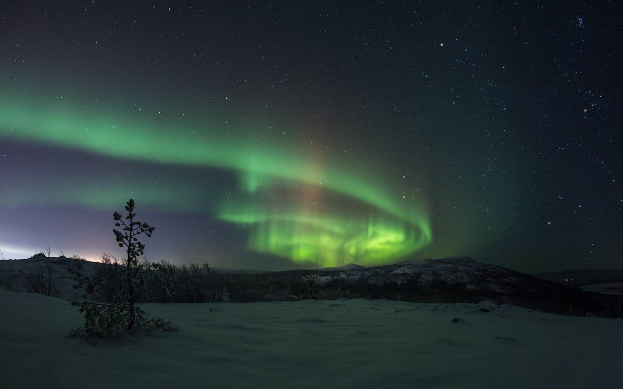 盡享冬季魔法，體驗結冰湖泊，探索靜謐景觀，並捕捉拉普蘭令人驚嘆的極光。