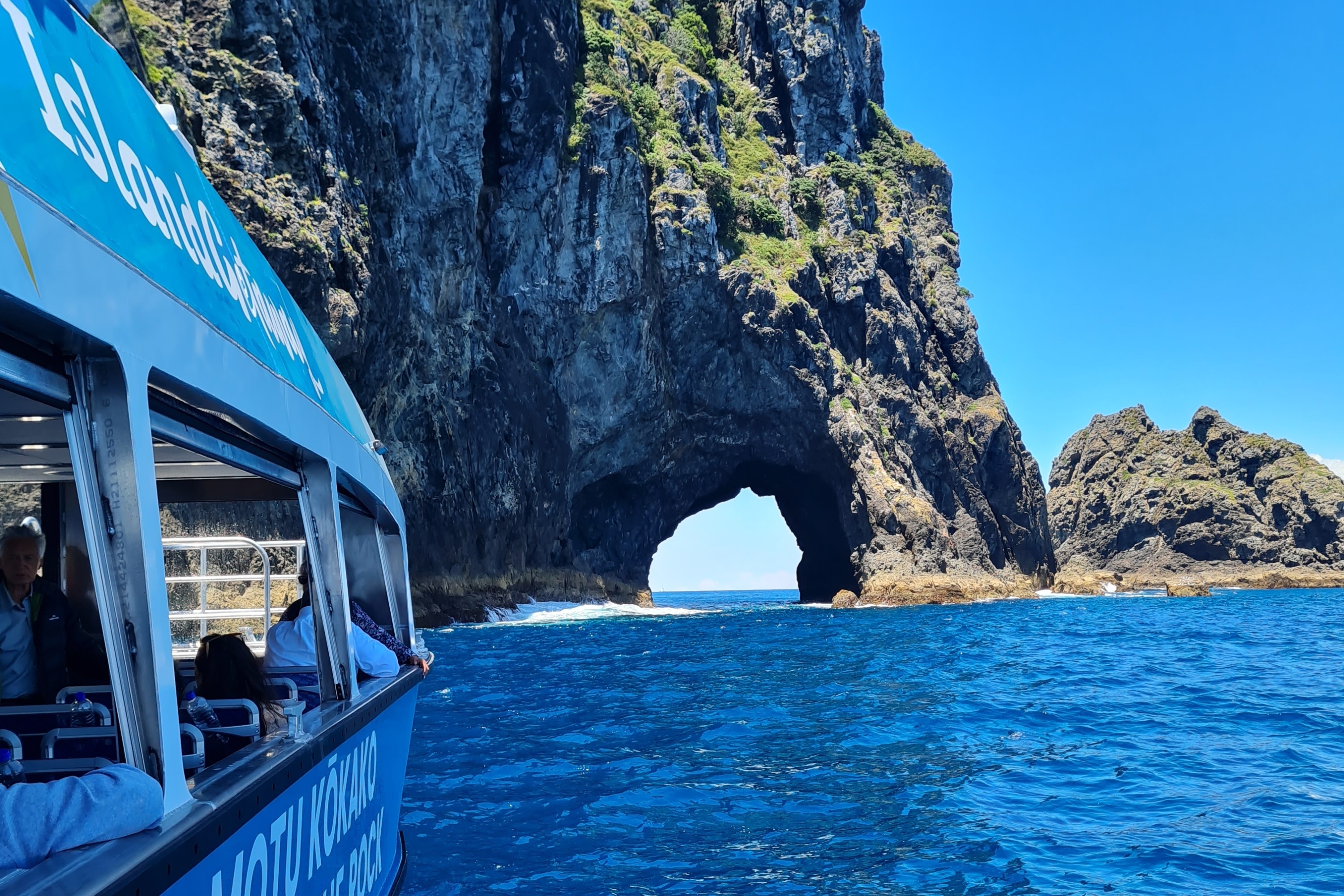 島嶼灣巖中洞（The Hole in the Rock）遊輪 & 島嶼探索之旅