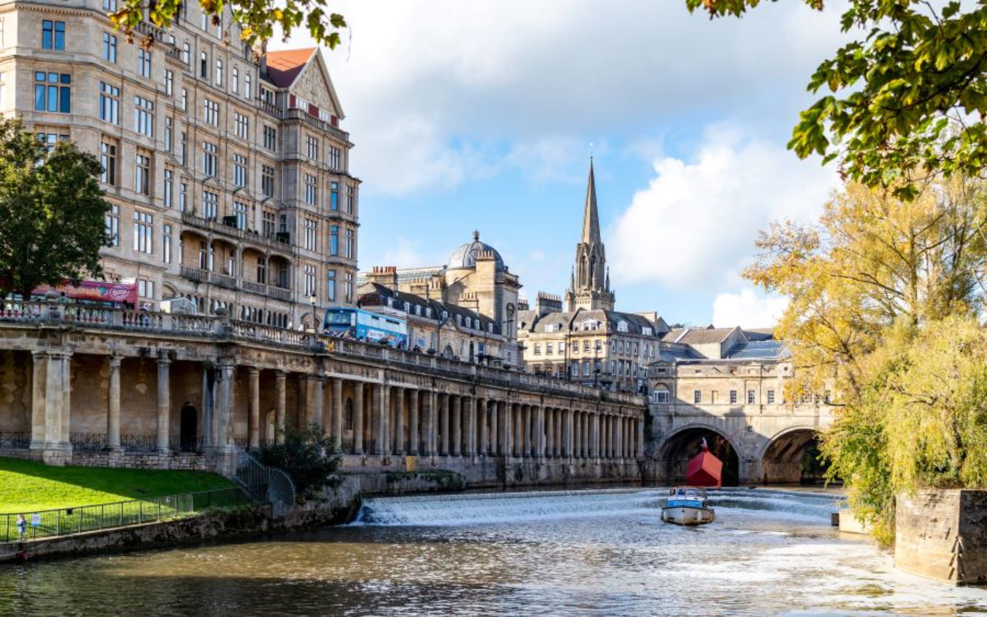 漫步在巴斯迷人的街道上,解開謎題並參與互動挑戰。 漫步在巴斯迷人的街道上,解開謎題並參與互動挑戰。