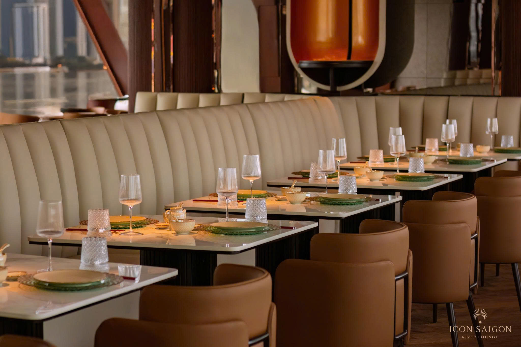 乘坐西貢河豪華遊船，體驗迷人日落