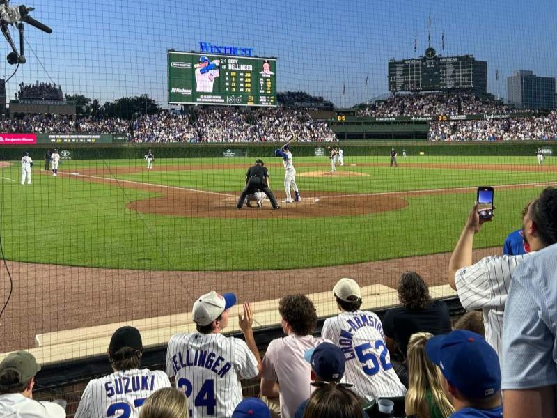 下層看台座位讓球迷近距離感受比賽的熱血沸騰,沉浸在身歷其境的球場體驗中。 下層看台座位讓球迷近距離感受比賽的熱血沸騰,沉浸在身歷其境的球場體驗中。