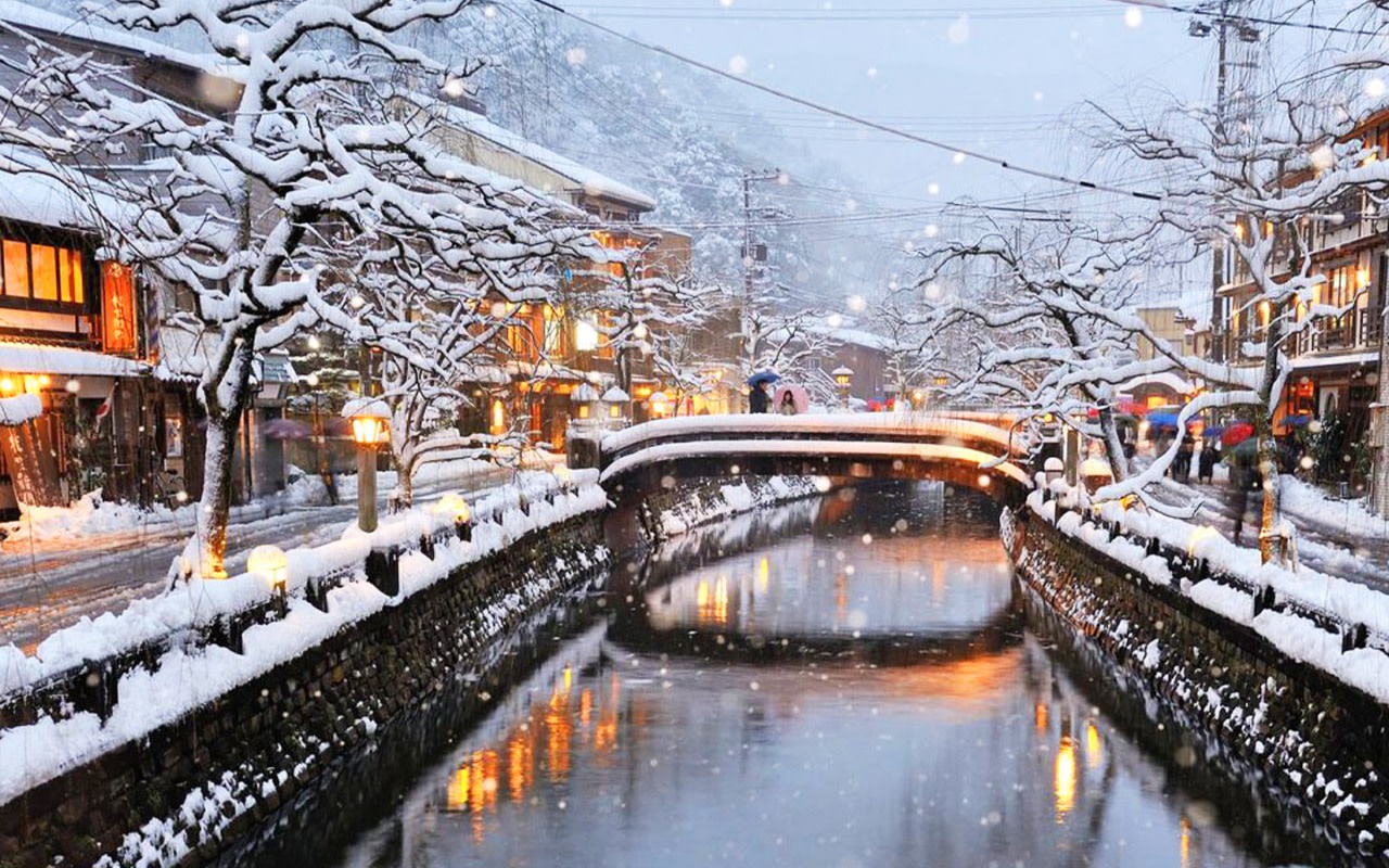 Kinosaki Onsen & Izushi Castle Town & Ine Boathouses & Amanohashidate 2-Day Tour