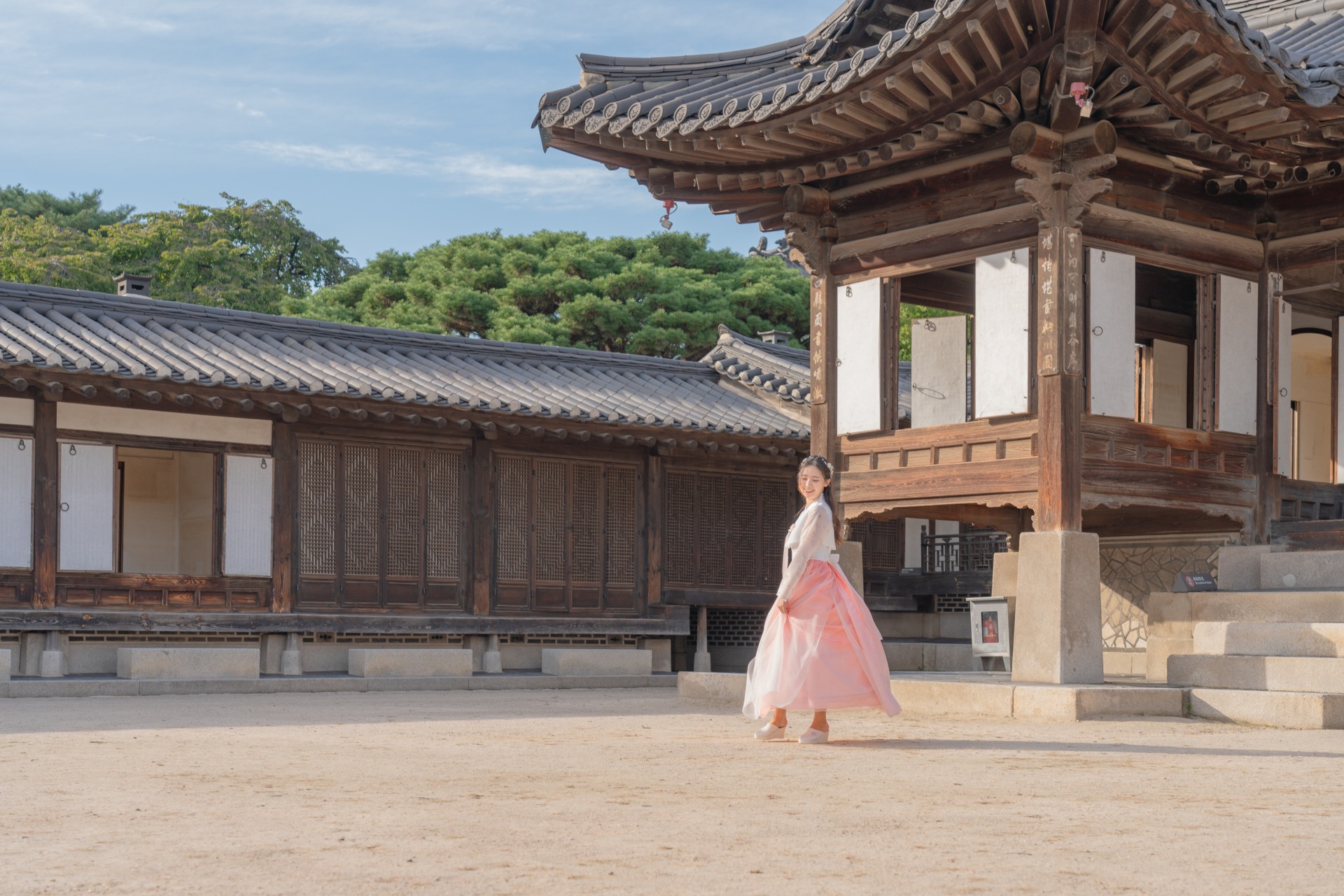 Gyeongbokgung Hanbok Snap: Cinematic Tone & Fast Delivery