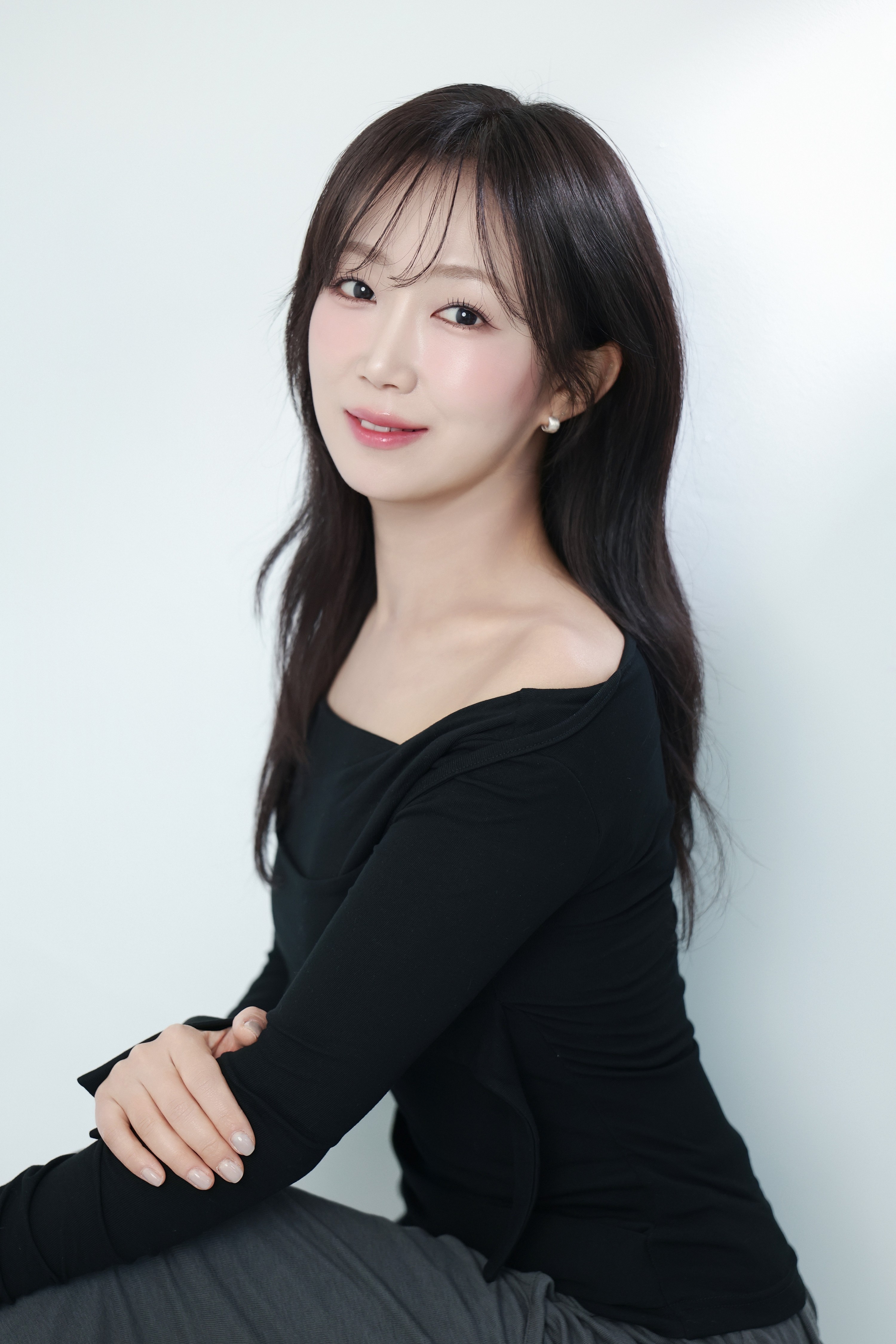 by B. makeup Seoul: Authentic K-Pop Idol & Daily Styling Experience