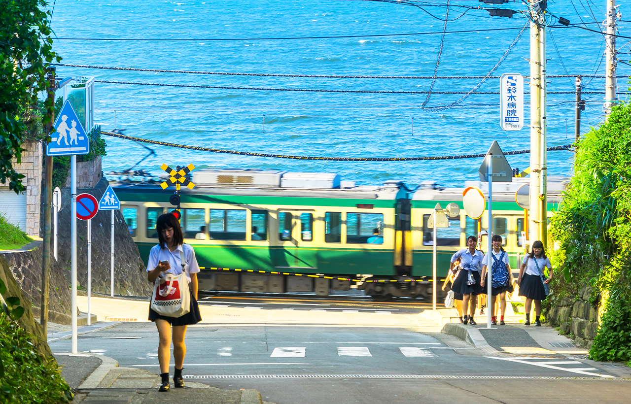 鎌倉·橫濱｜江之島·鎌倉江之電·鎌倉高校·橫濱空中纜車賞夜景·網紅紅磚倉庫打卡一日遊｜新宿出發