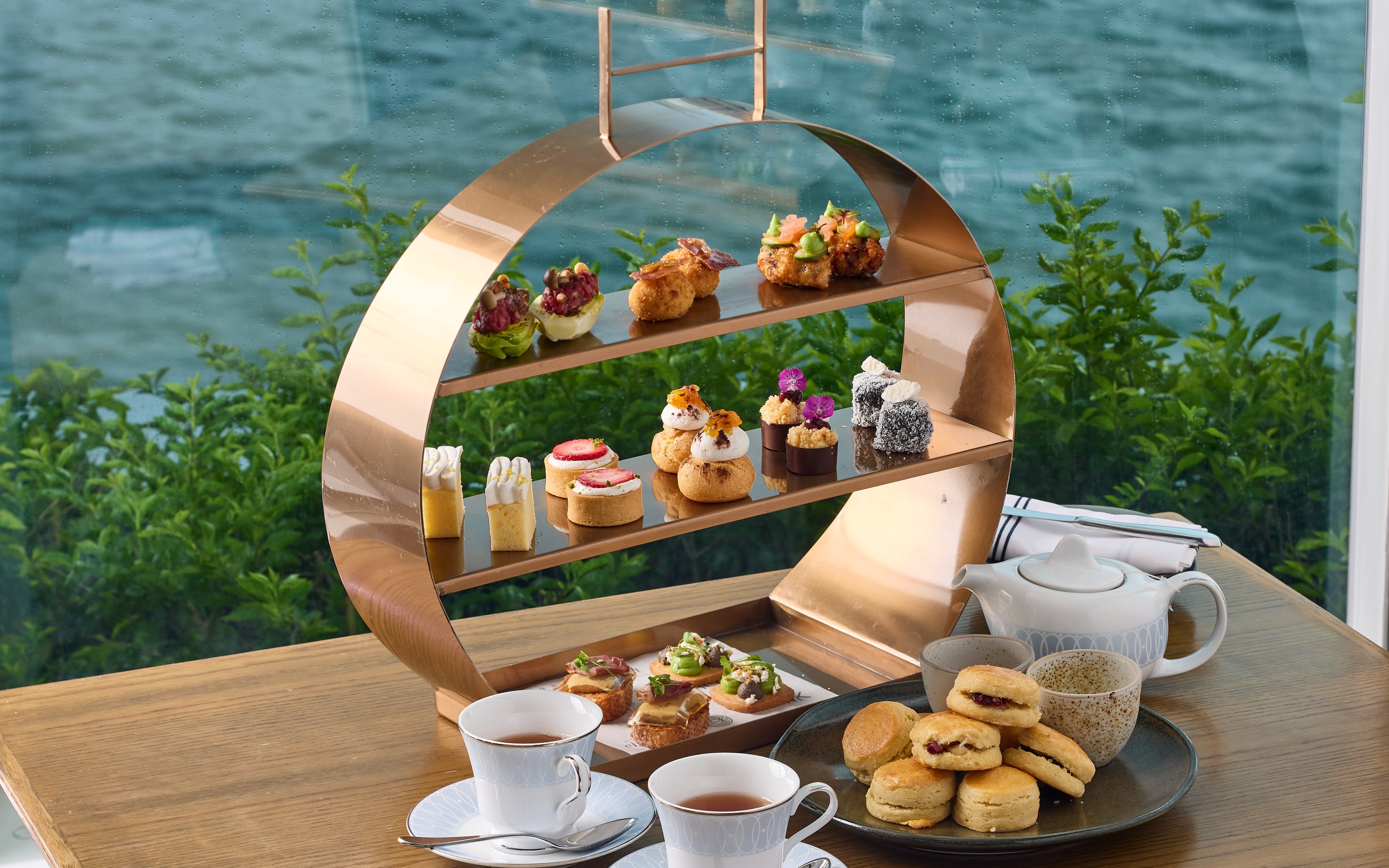 HUE Dining | Sea View Australian Restaurant | Afternoon Tea |  Best View of Symphony of Lights 