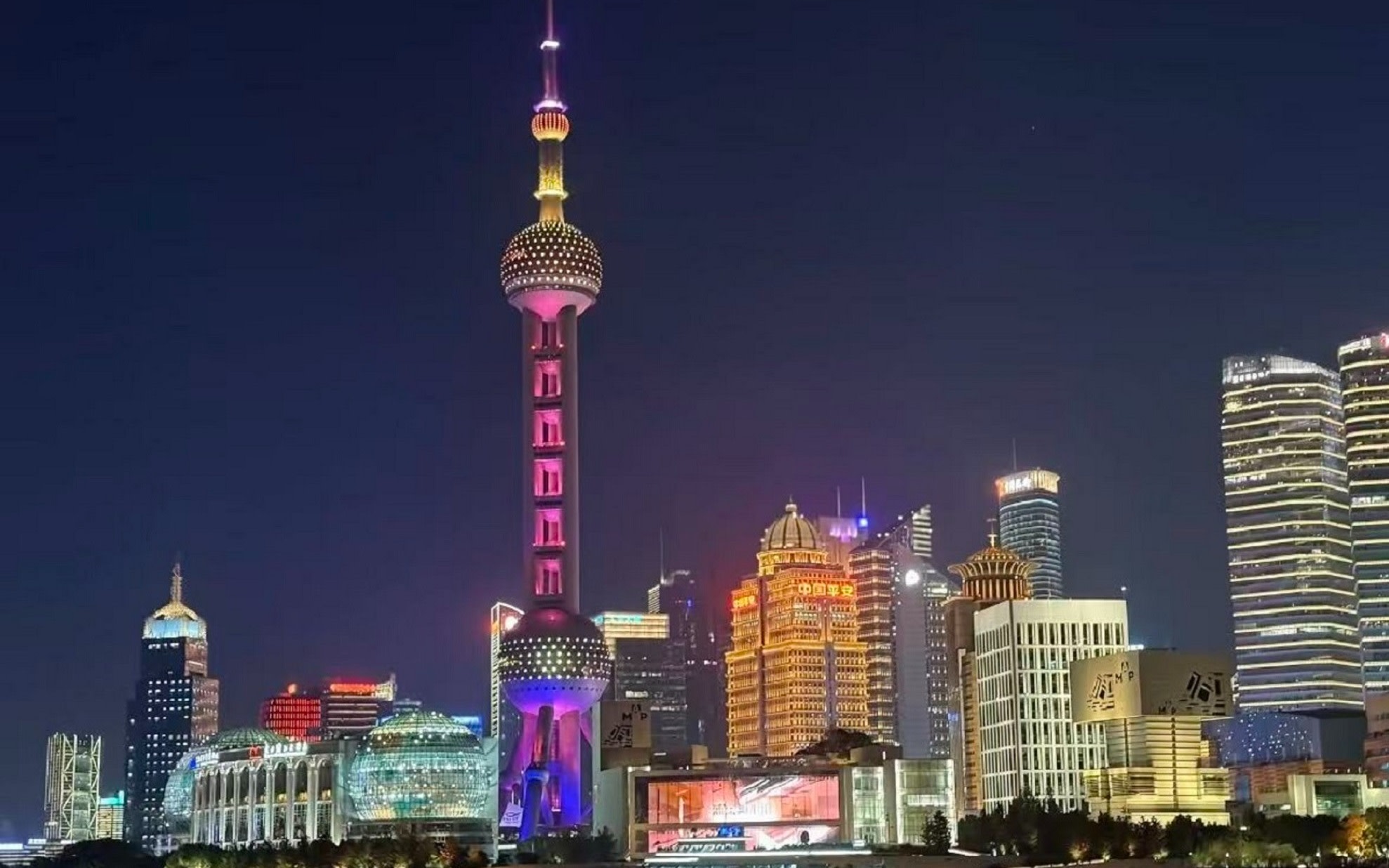 Shanghai Oriental Pearl Radio & Television Tower Second Sphere Sightseeing Tour (Including Revolving Restaurant Buffet)