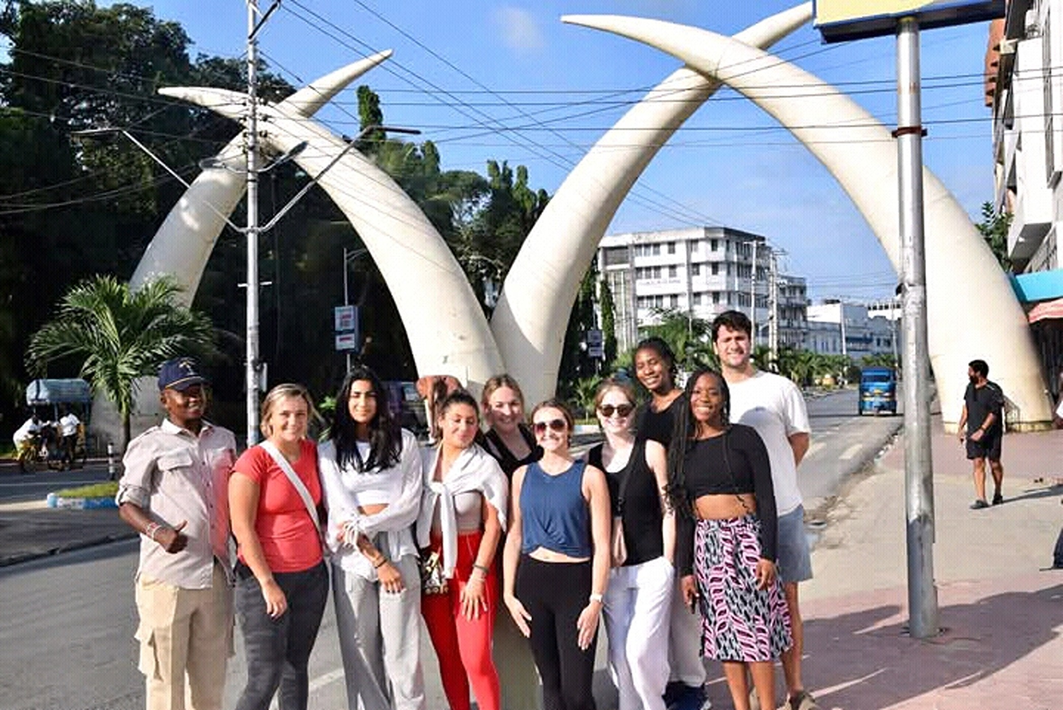 Mombasa: Guided City Sightseeing Tour & Ngomongo Cultural Excursion.