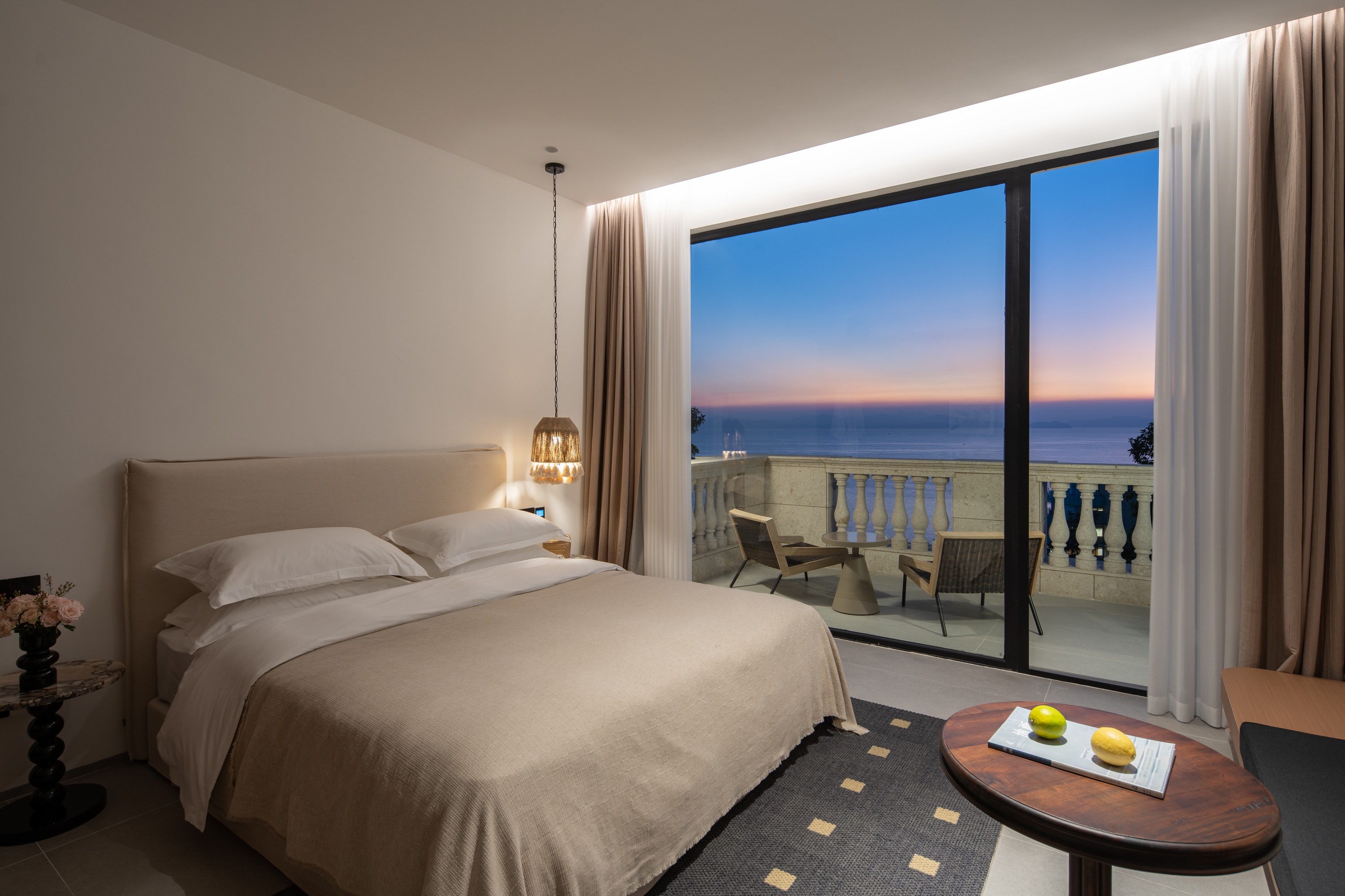 Dome Terrace Pool King Room