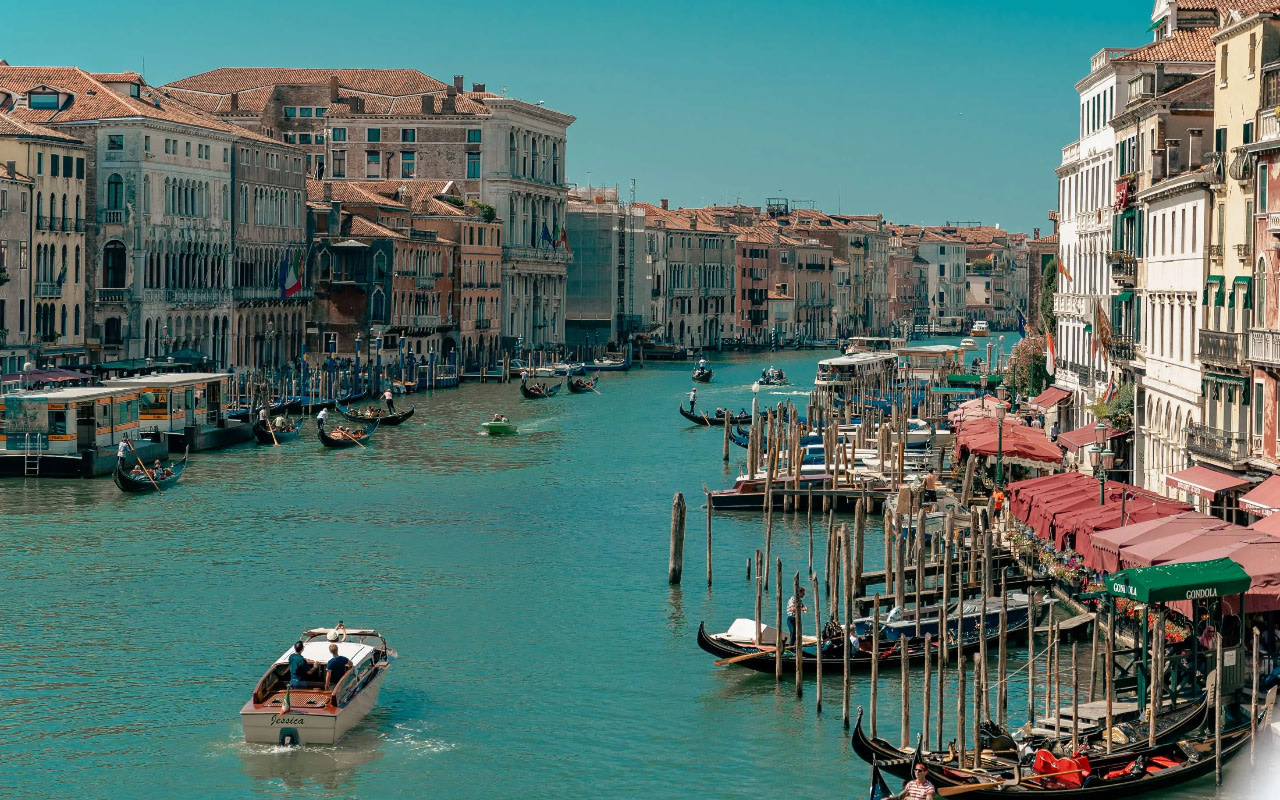 Panoramic Mini Cruise Experience to Burano