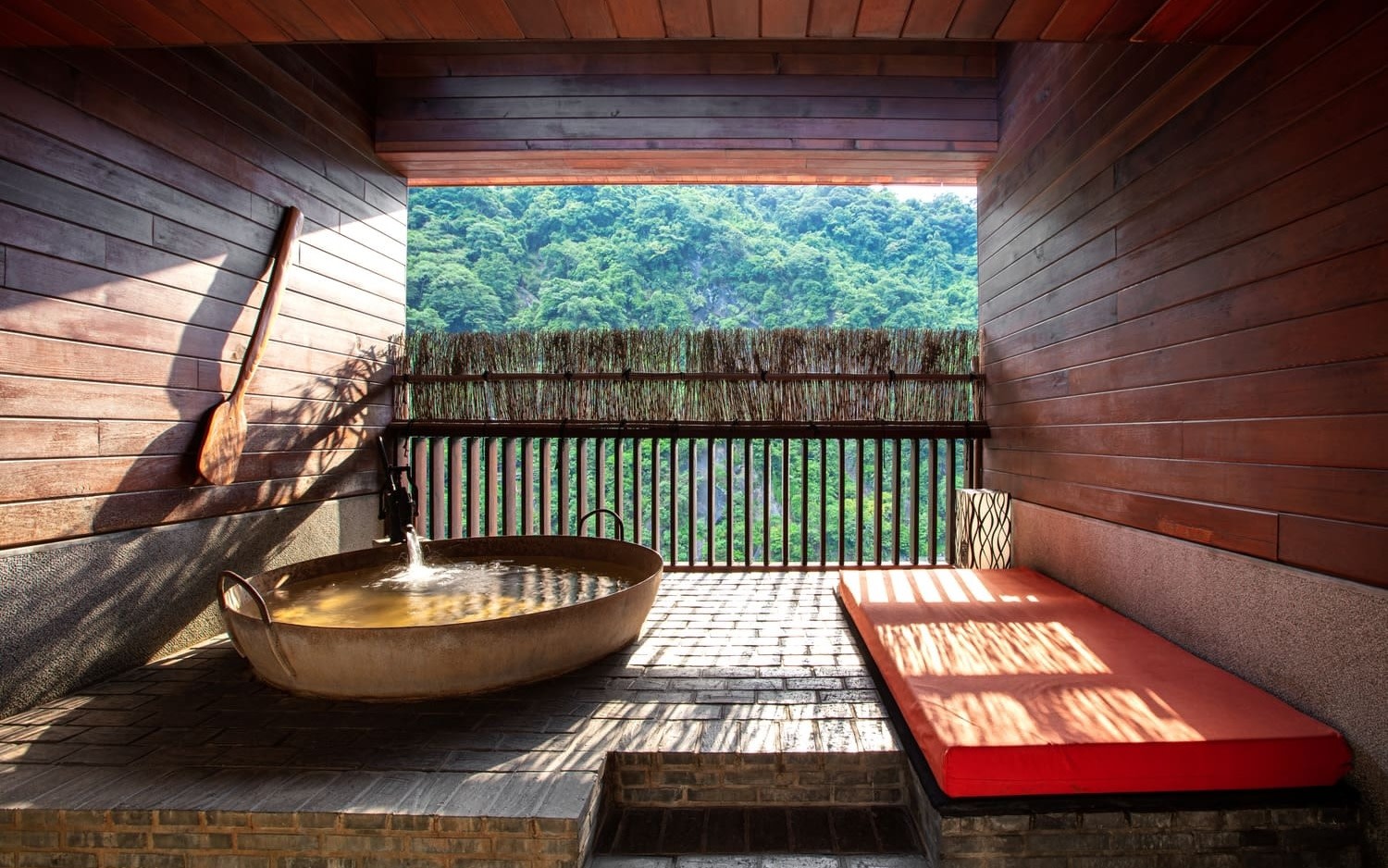 Wulai Mountain Forest Hot Spring Day Trip: Waterfall Cable Car & Wulai Old Street & Yun Hsien Paradise (Including 4-Star Hot Spring Experience)