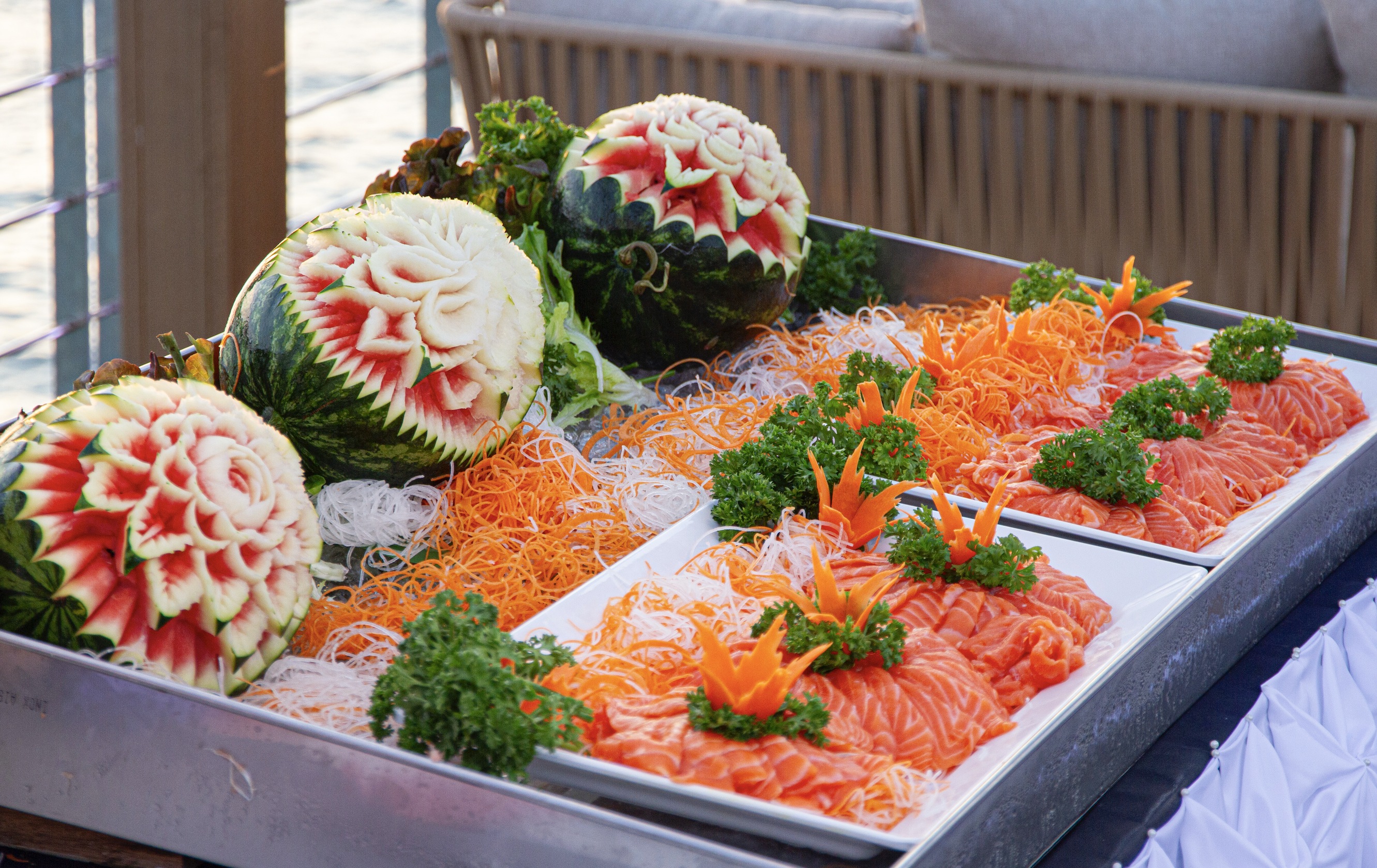 享用各種海鮮菜單，品嚐1.5小時的環球美食自助餐