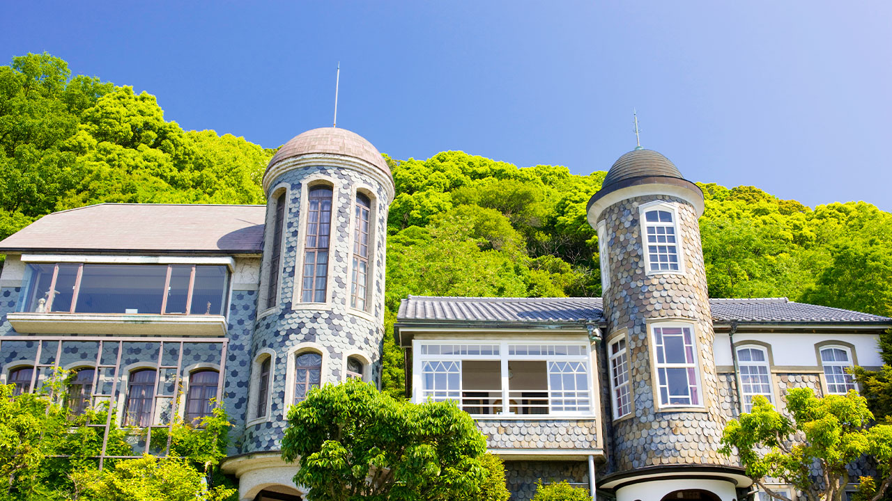 北野異人館的魚鱗之家外牆獨特如魚鱗,造型精緻可愛,漫步其中彷彿置身童話世界,拍照極具趣味感。 北野異人館的魚鱗之家外牆獨特如魚鱗,造型精緻可愛,漫步其中彷彿置身童話世界,拍照極具趣味感。