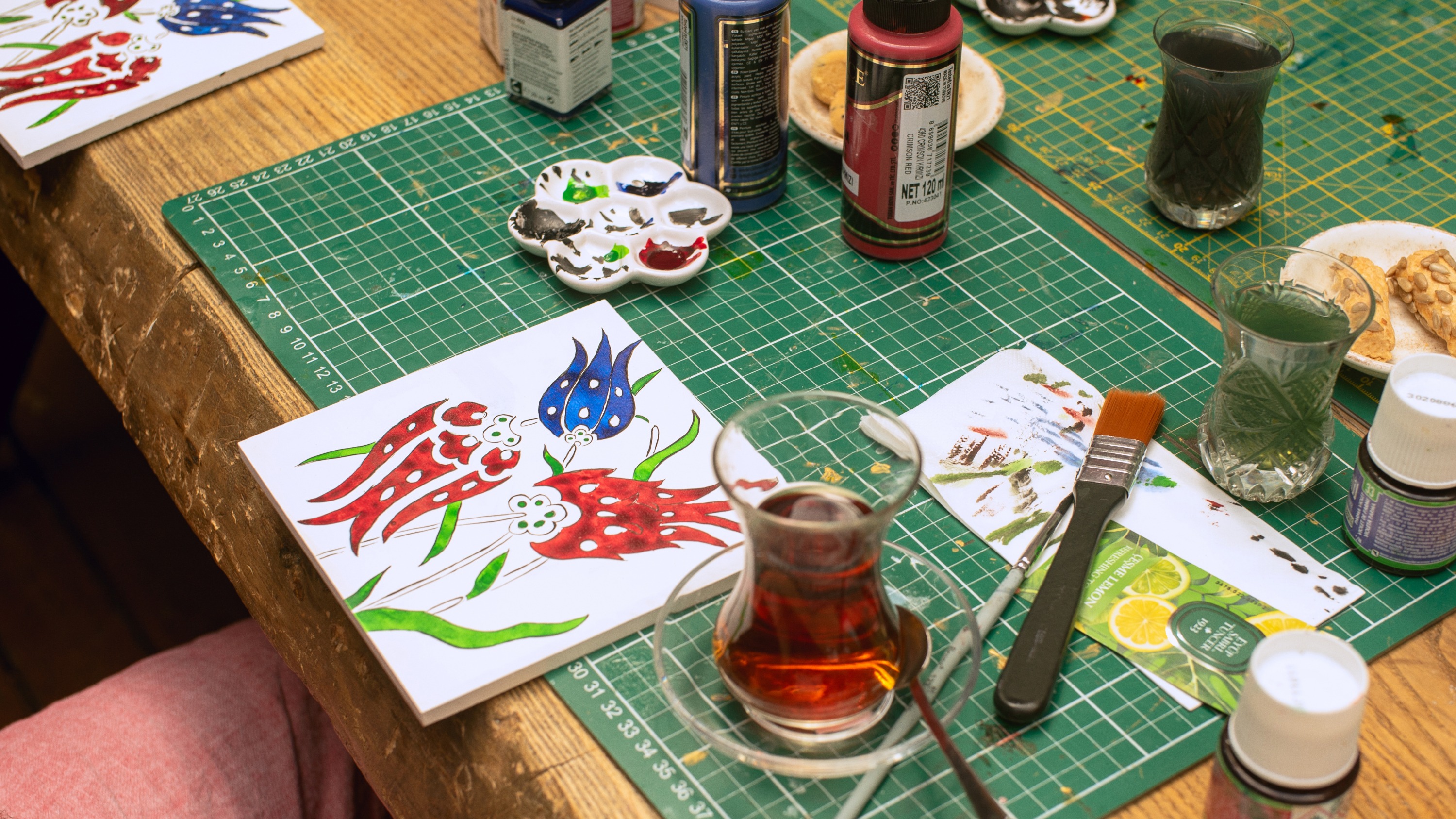 Turkish tile painting art experience in Istanbul