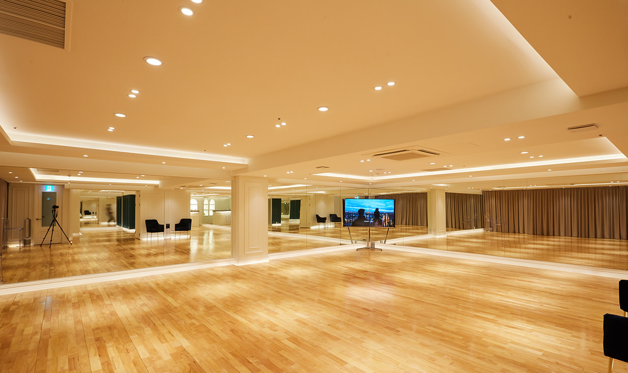 K-POP Dance Class with Seokchon Lake & Lotte World Tower View 