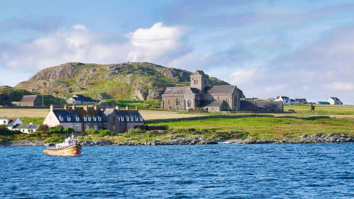 4D3N Isle of Mull, Iona &amp; Staffa Wildlife tour from Edinburgh 